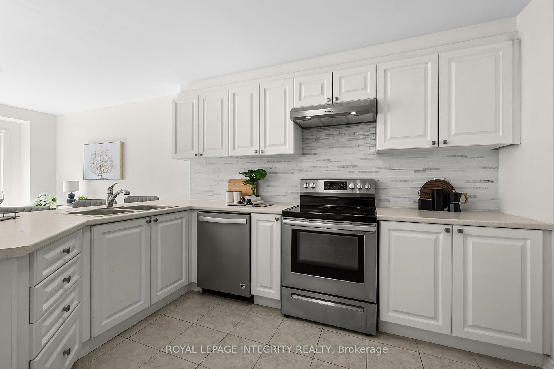 Photo 15 of 1002 Laburnum Walk, Ottawa, Kanata - Emerald Meadows/Trailwest — HOMEH