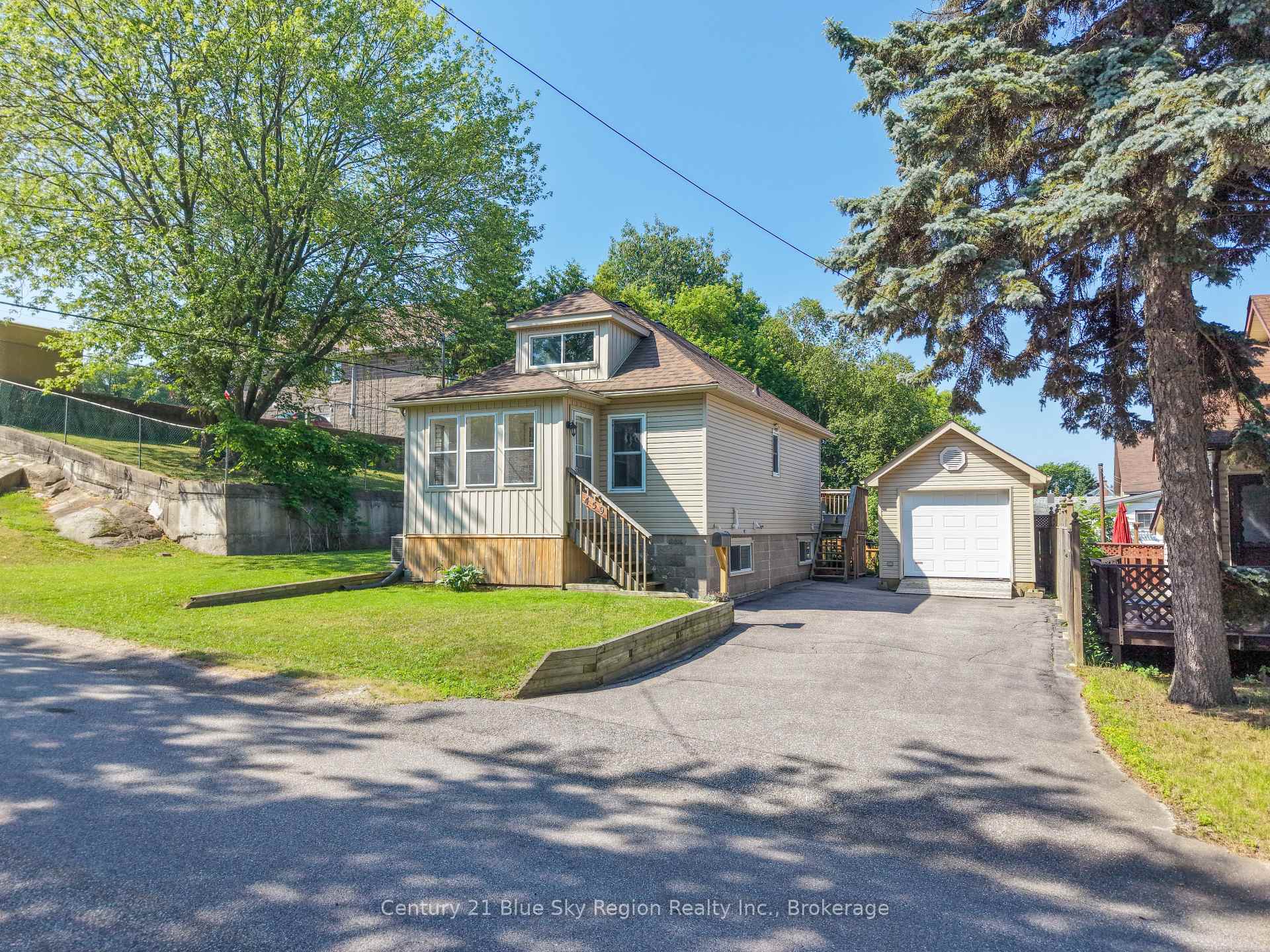 Photo 1 of 459 Hardy Street, North Bay, Central — HOMEH