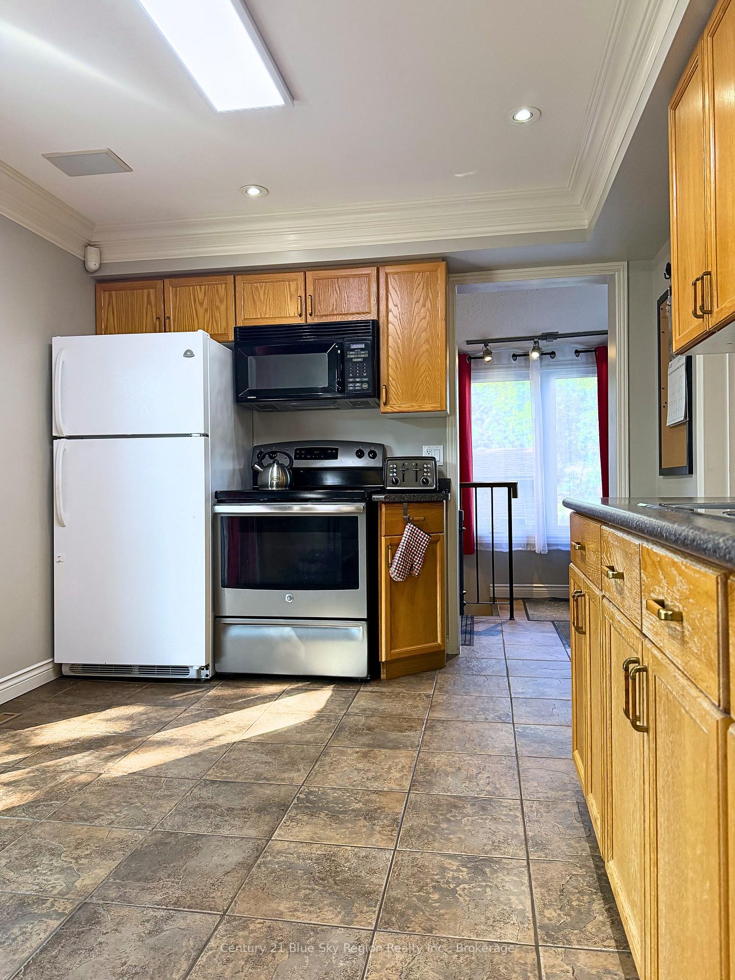 Photo 8 of 459 Hardy Street, North Bay, Central — HOMEH