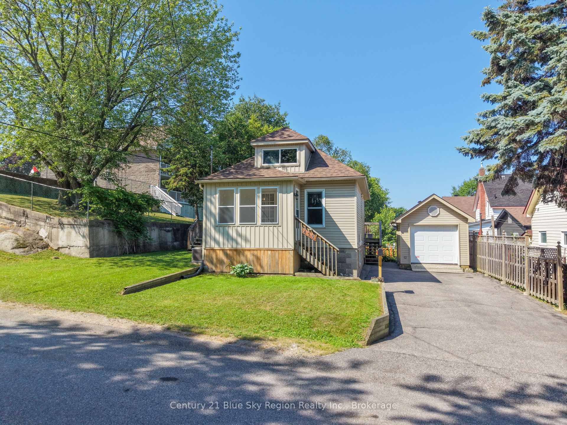 Photo 23 of 459 Hardy Street, North Bay, Central — HOMEH
