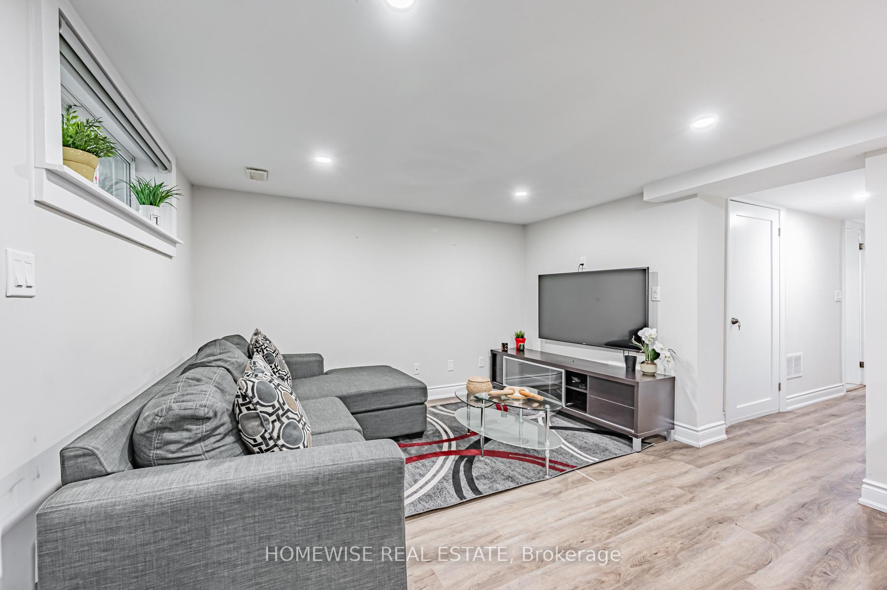 Photo 3 of Unit Lower, 68 Fairleigh Crescent, Toronto, Forest Hill North — HOMEH