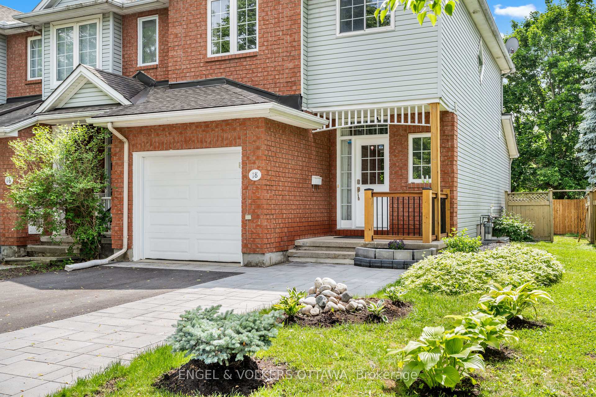 Photo 3 of 18 Cambray Lane, Ottawa, Kanata - Beaverbrook — HOMEH