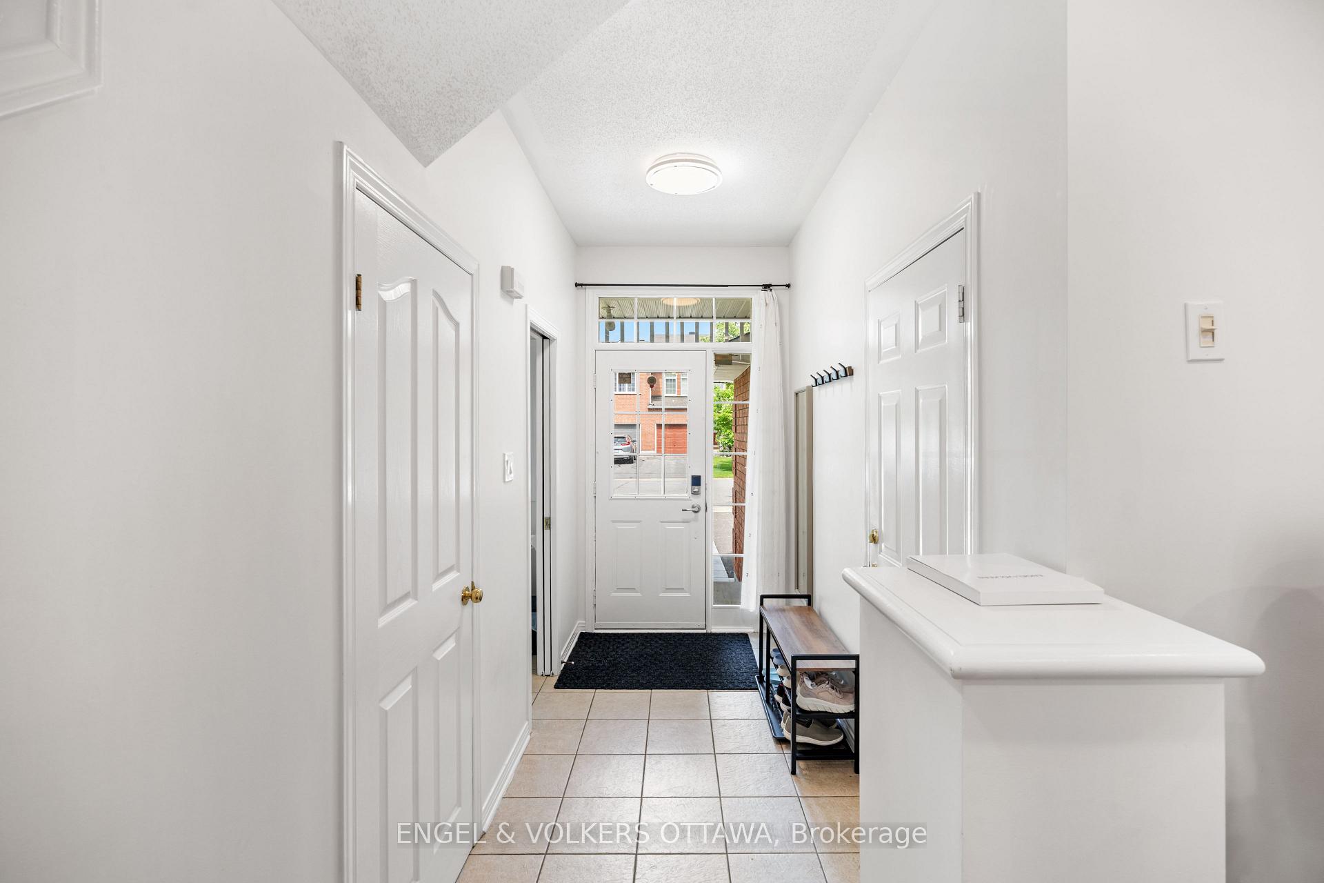 Photo 5 of 18 Cambray Lane, Ottawa, Kanata - Beaverbrook — HOMEH
