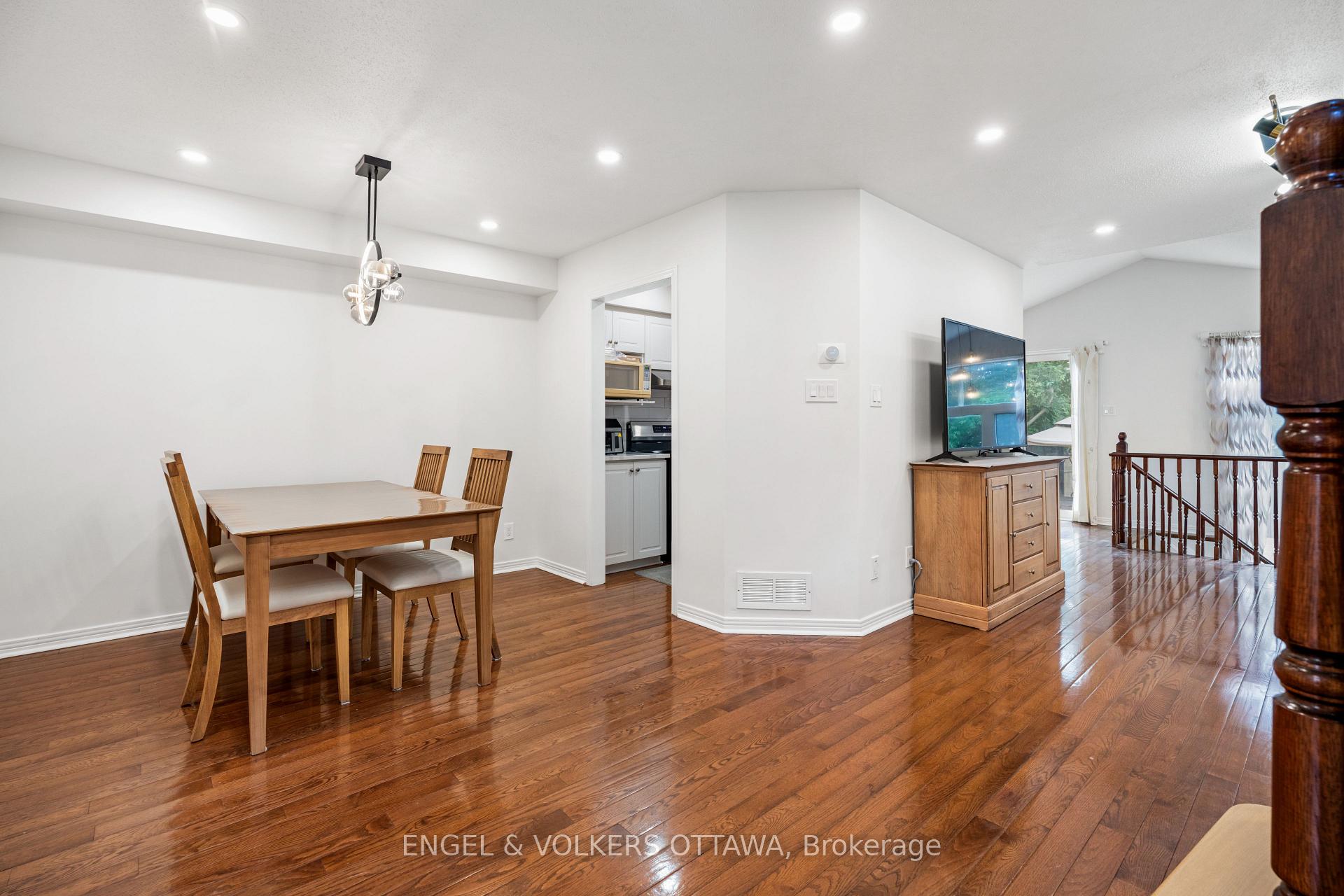 Photo 7 of 18 Cambray Lane, Ottawa, Kanata - Beaverbrook — HOMEH