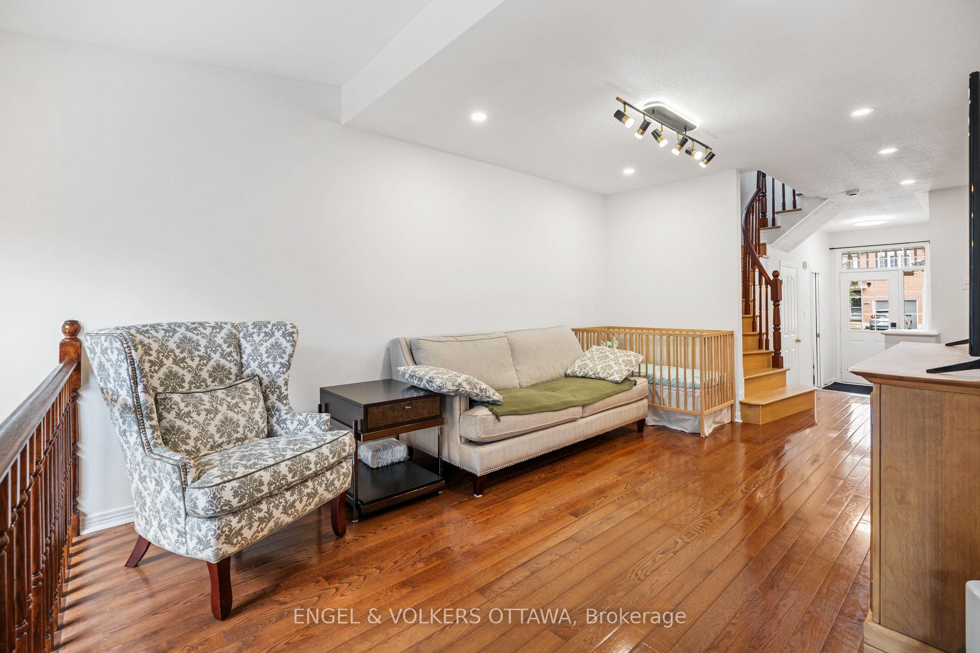Photo 10 of 18 Cambray Lane, Ottawa, Kanata - Beaverbrook — HOMEH