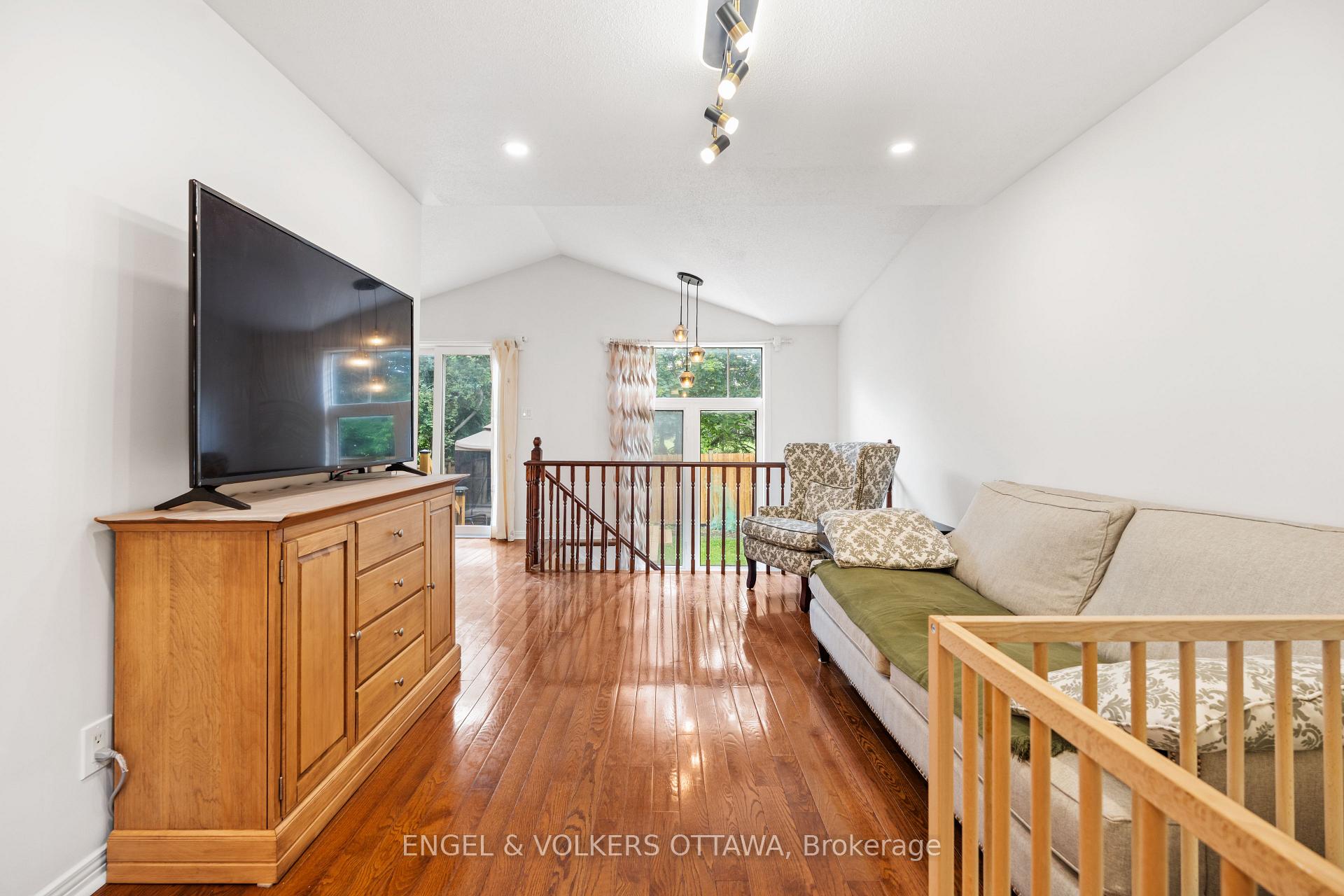 Photo 11 of 18 Cambray Lane, Ottawa, Kanata - Beaverbrook — HOMEH