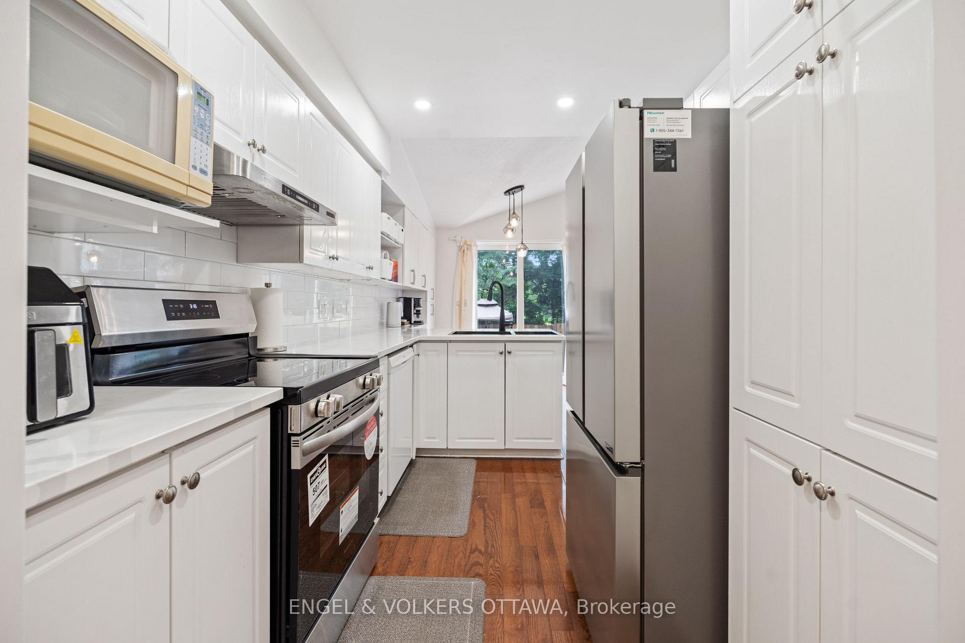 Photo 12 of 18 Cambray Lane, Ottawa, Kanata - Beaverbrook — HOMEH