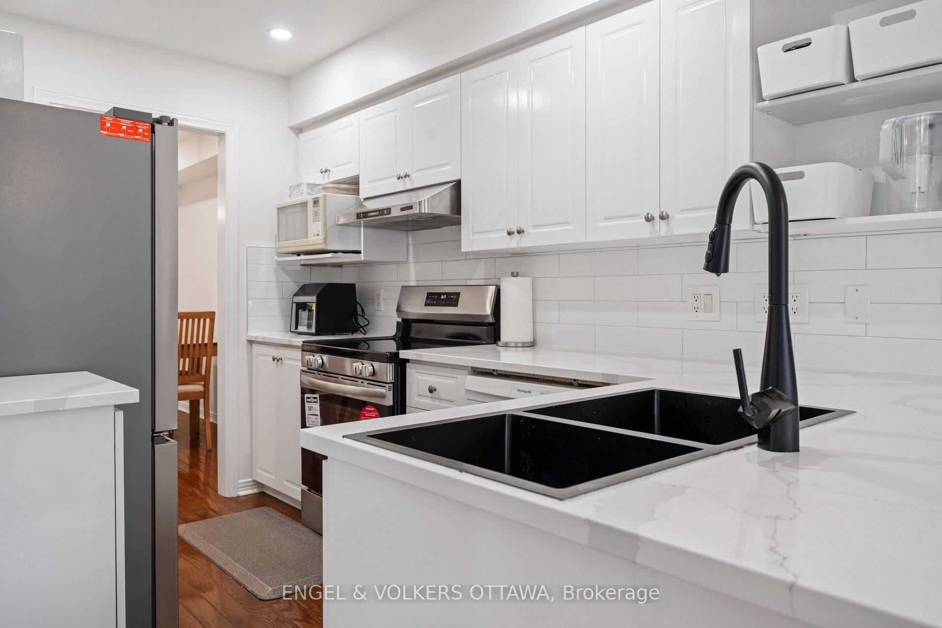 Photo 13 of 18 Cambray Lane, Ottawa, Kanata - Beaverbrook — HOMEH