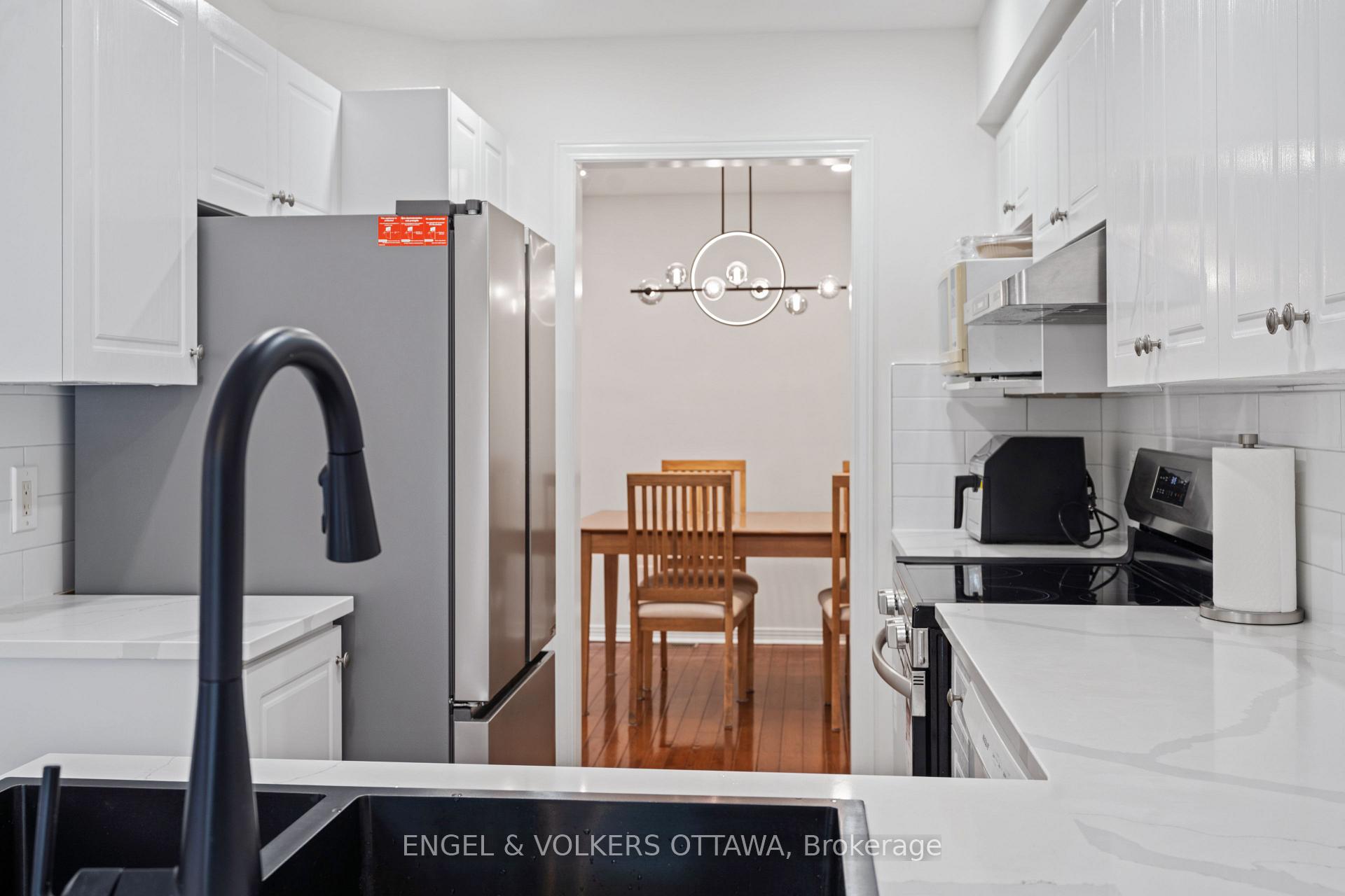 Photo 14 of 18 Cambray Lane, Ottawa, Kanata - Beaverbrook — HOMEH