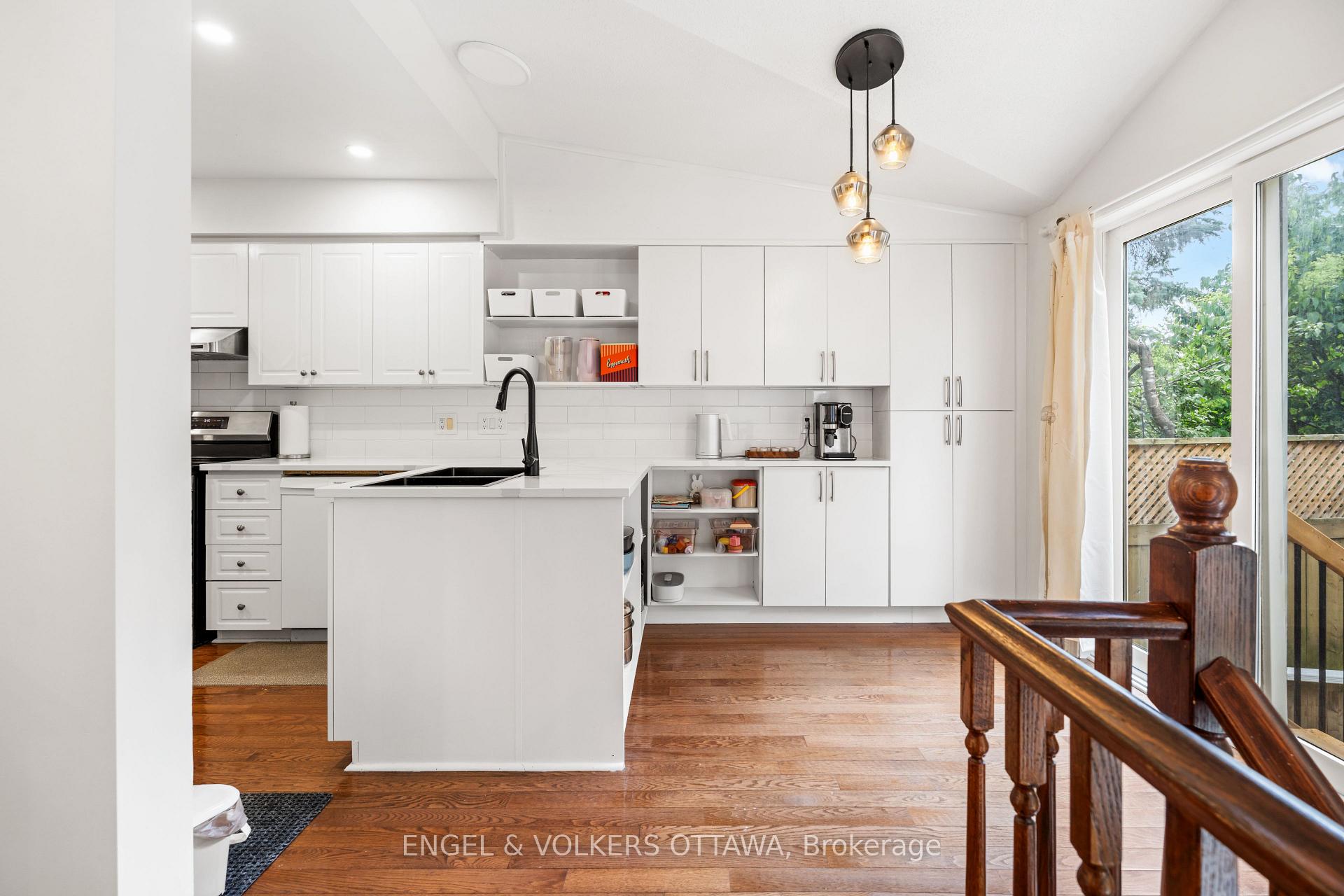 Photo 15 of 18 Cambray Lane, Ottawa, Kanata - Beaverbrook — HOMEH