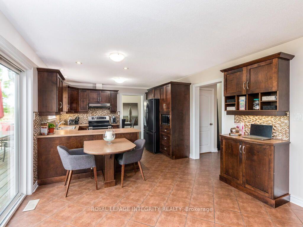Photo 10 of 111 Comba Drive, Carleton Place, Carleton Place — HOMEH