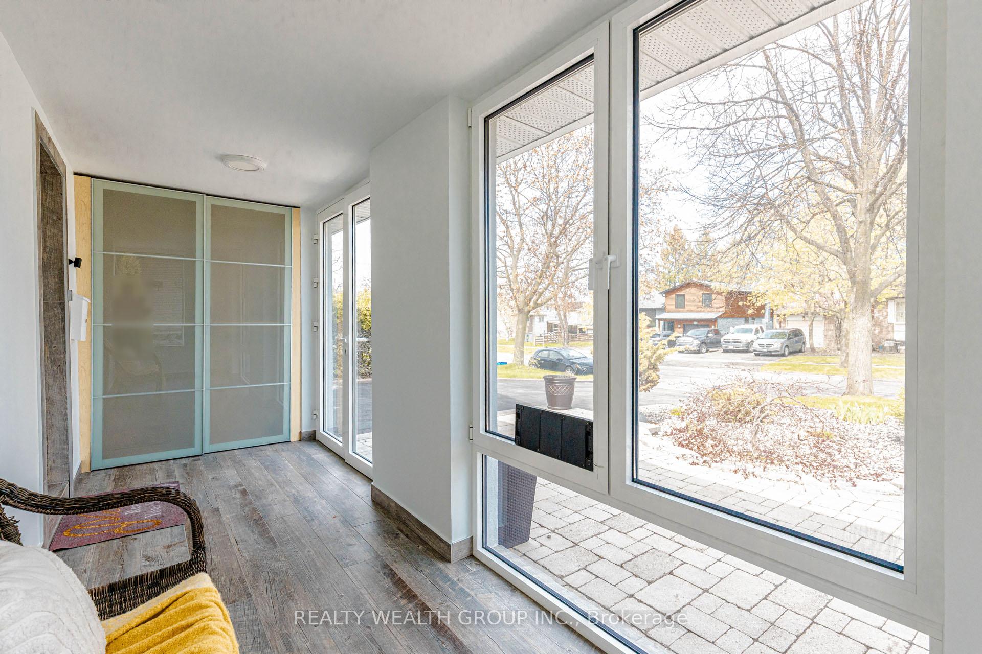 Photo 4 of 688 Antigua Crescent, Oshawa, Northglen — HOMEH