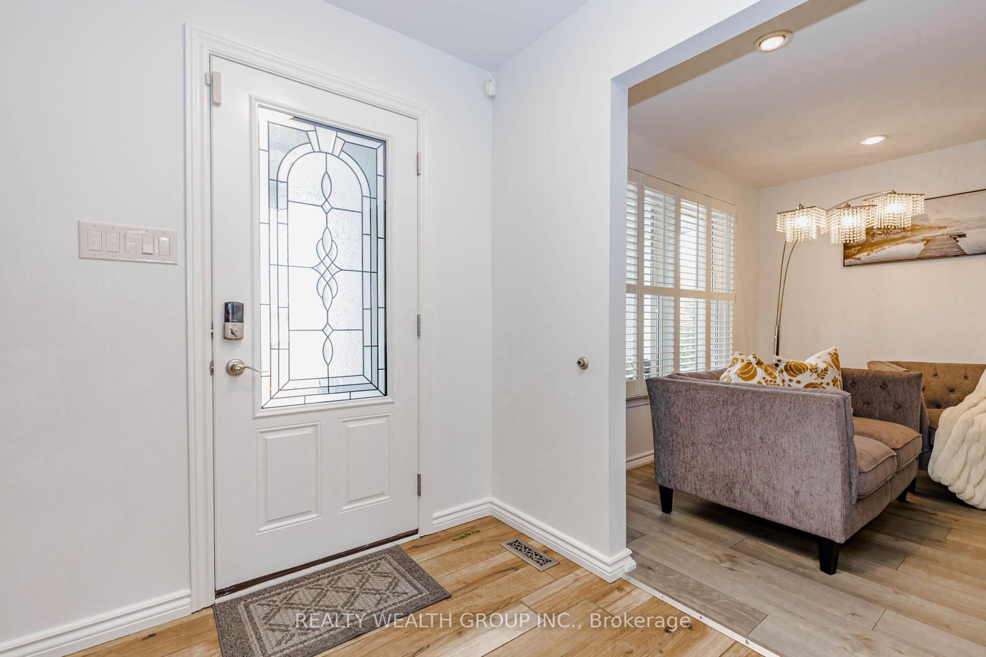 Photo 5 of 688 Antigua Crescent, Oshawa, Northglen — HOMEH