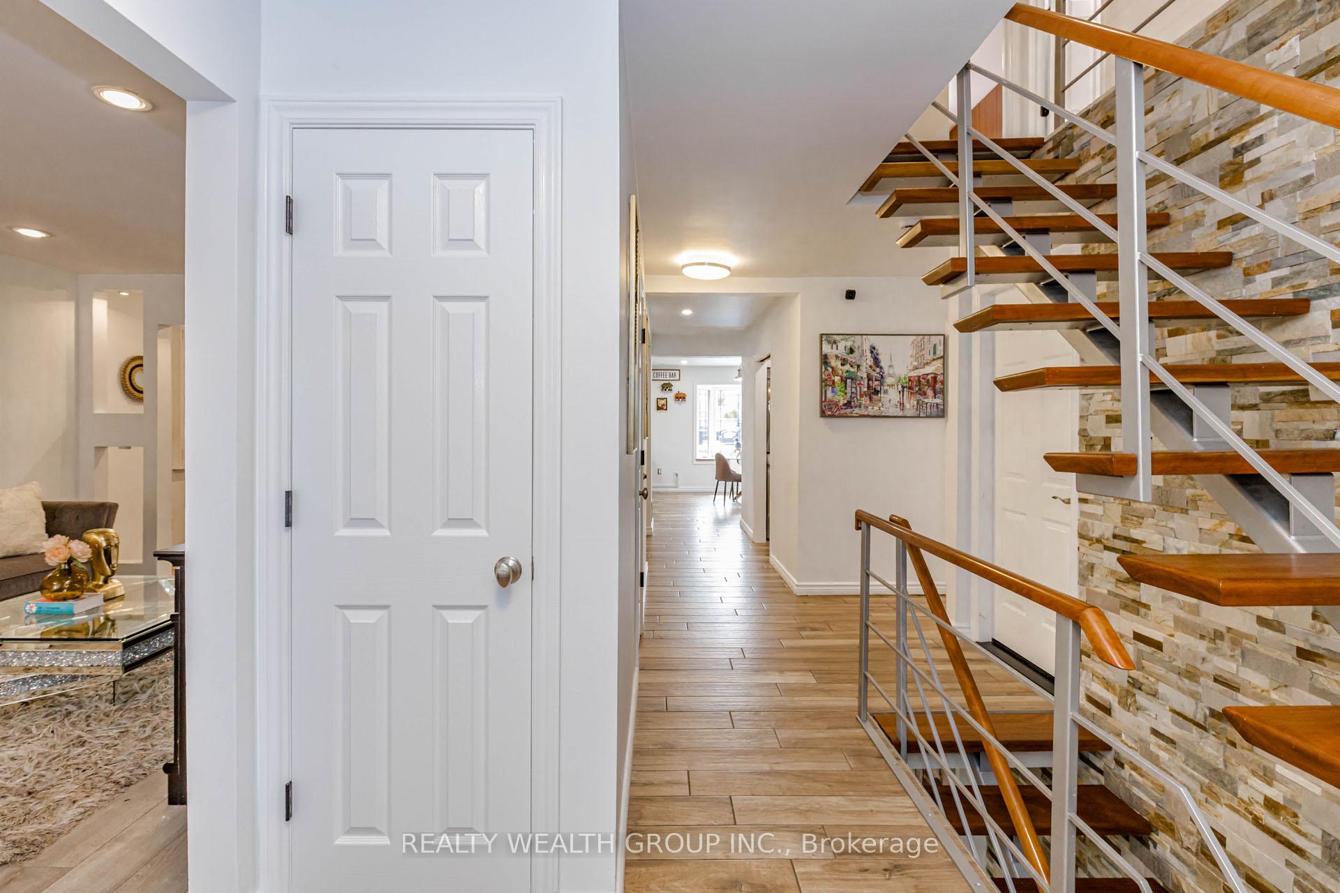 Photo 6 of 688 Antigua Crescent, Oshawa, Northglen — HOMEH