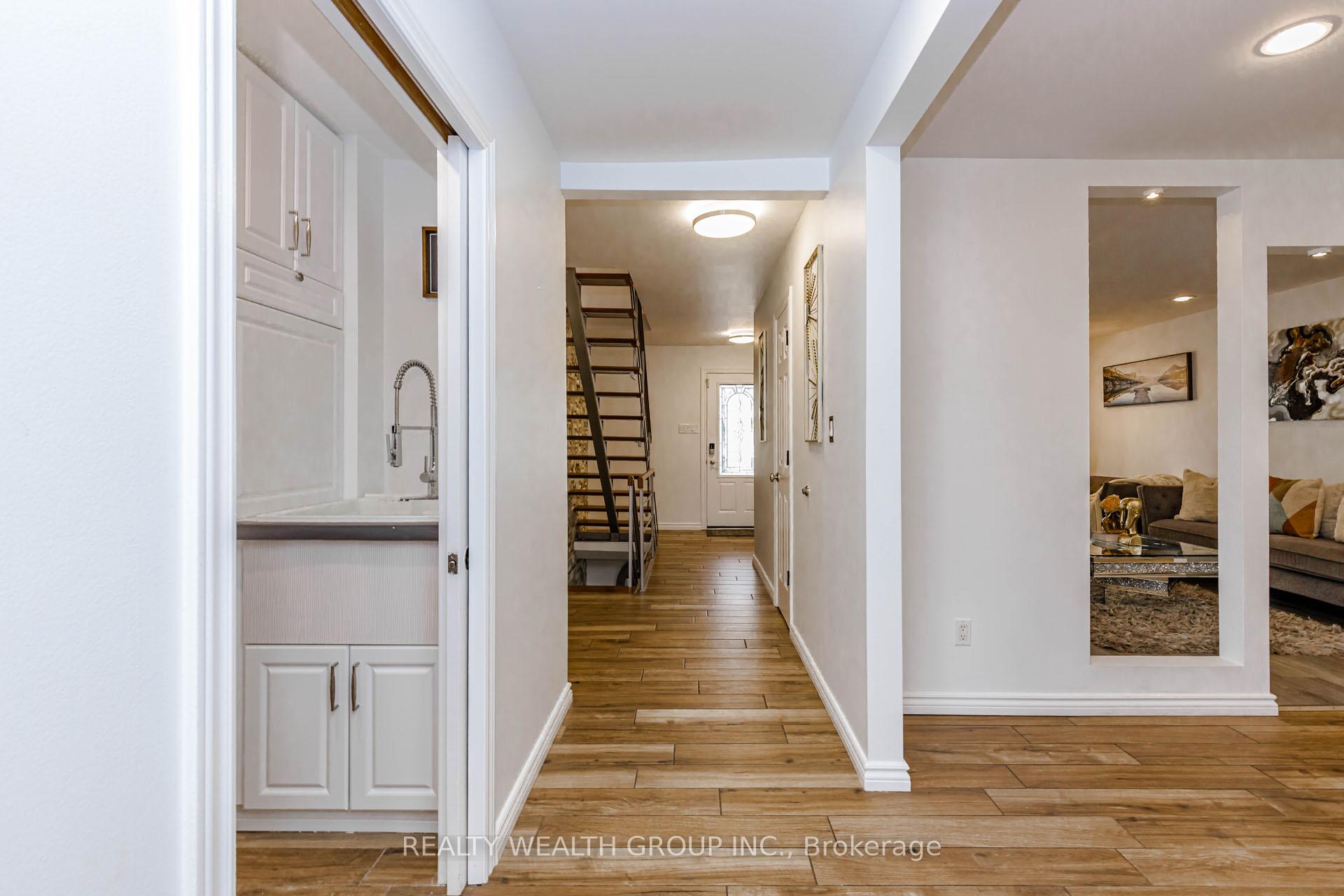 Photo 7 of 688 Antigua Crescent, Oshawa, Northglen — HOMEH