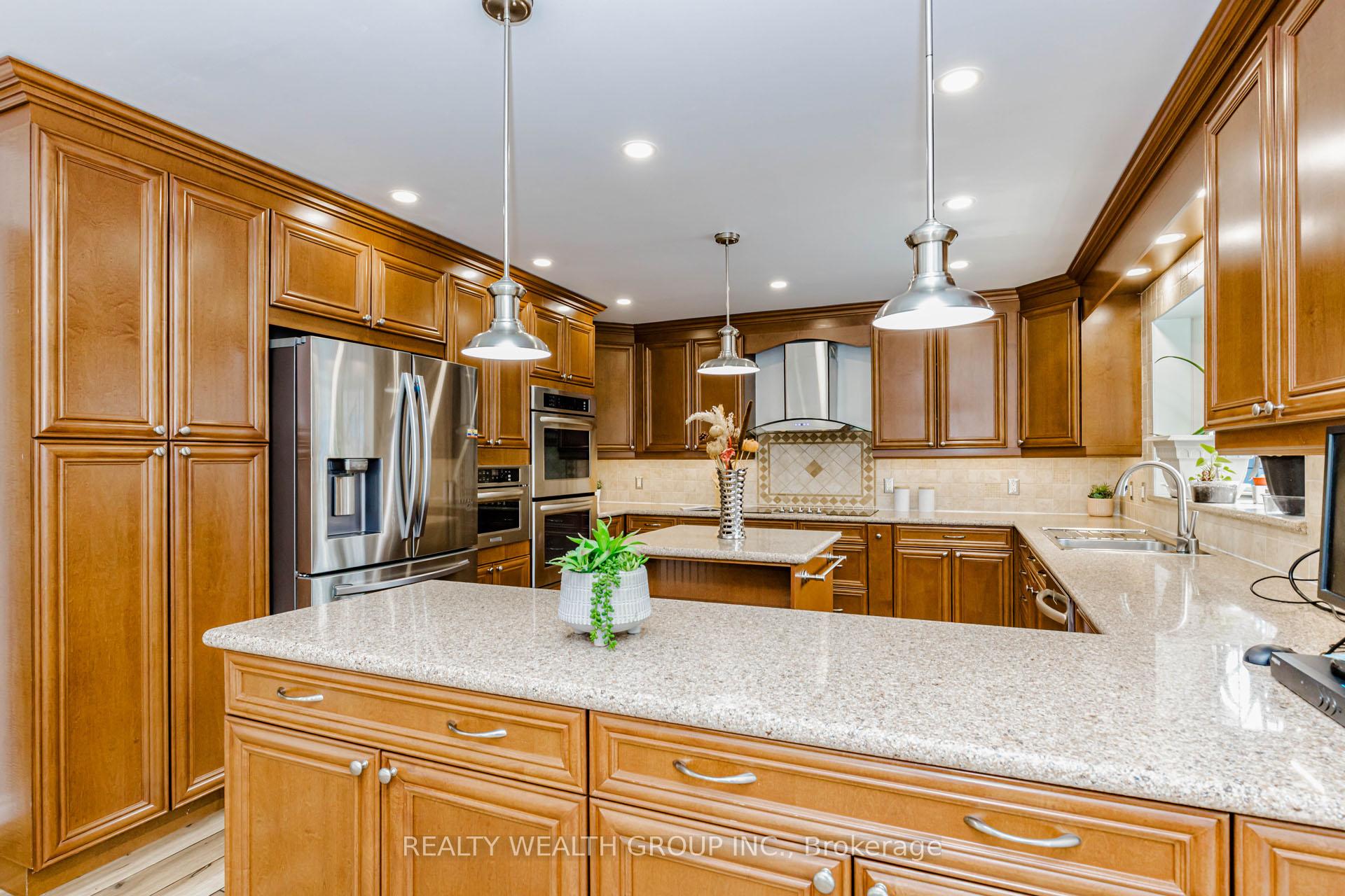 Photo 13 of 688 Antigua Crescent, Oshawa, Northglen — HOMEH