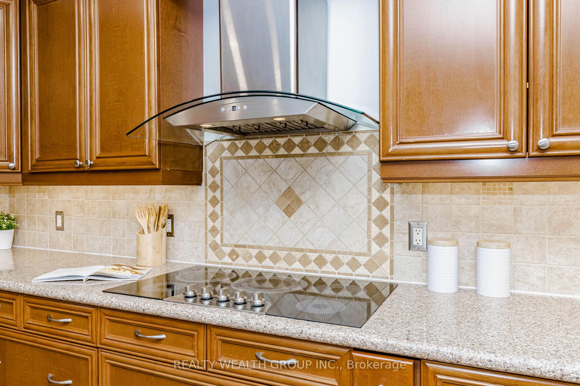 Photo 14 of 688 Antigua Crescent, Oshawa, Northglen — HOMEH