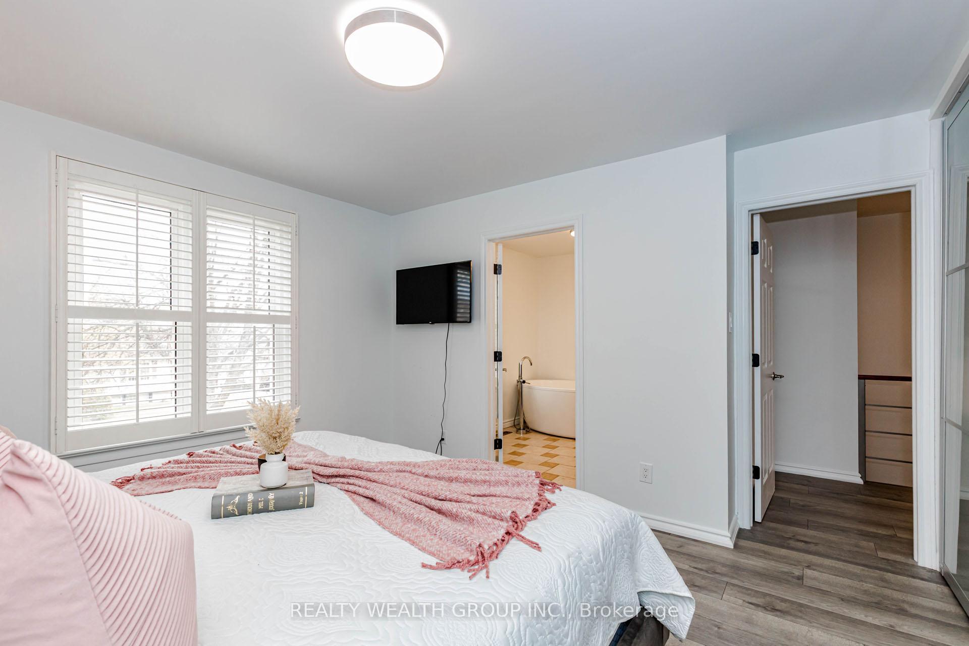 Photo 20 of 688 Antigua Crescent, Oshawa, Northglen — HOMEH