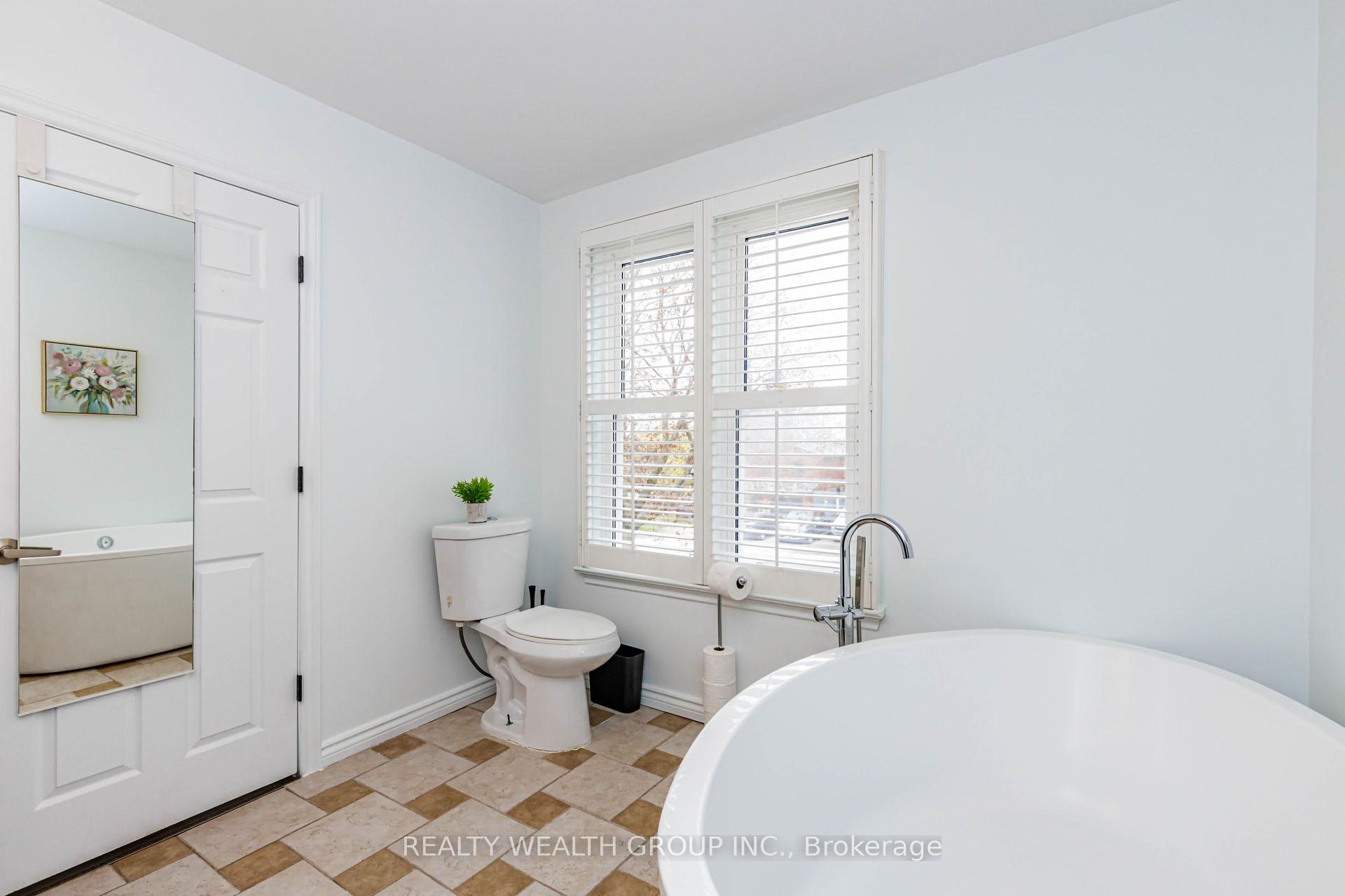 Photo 23 of 688 Antigua Crescent, Oshawa, Northglen — HOMEH