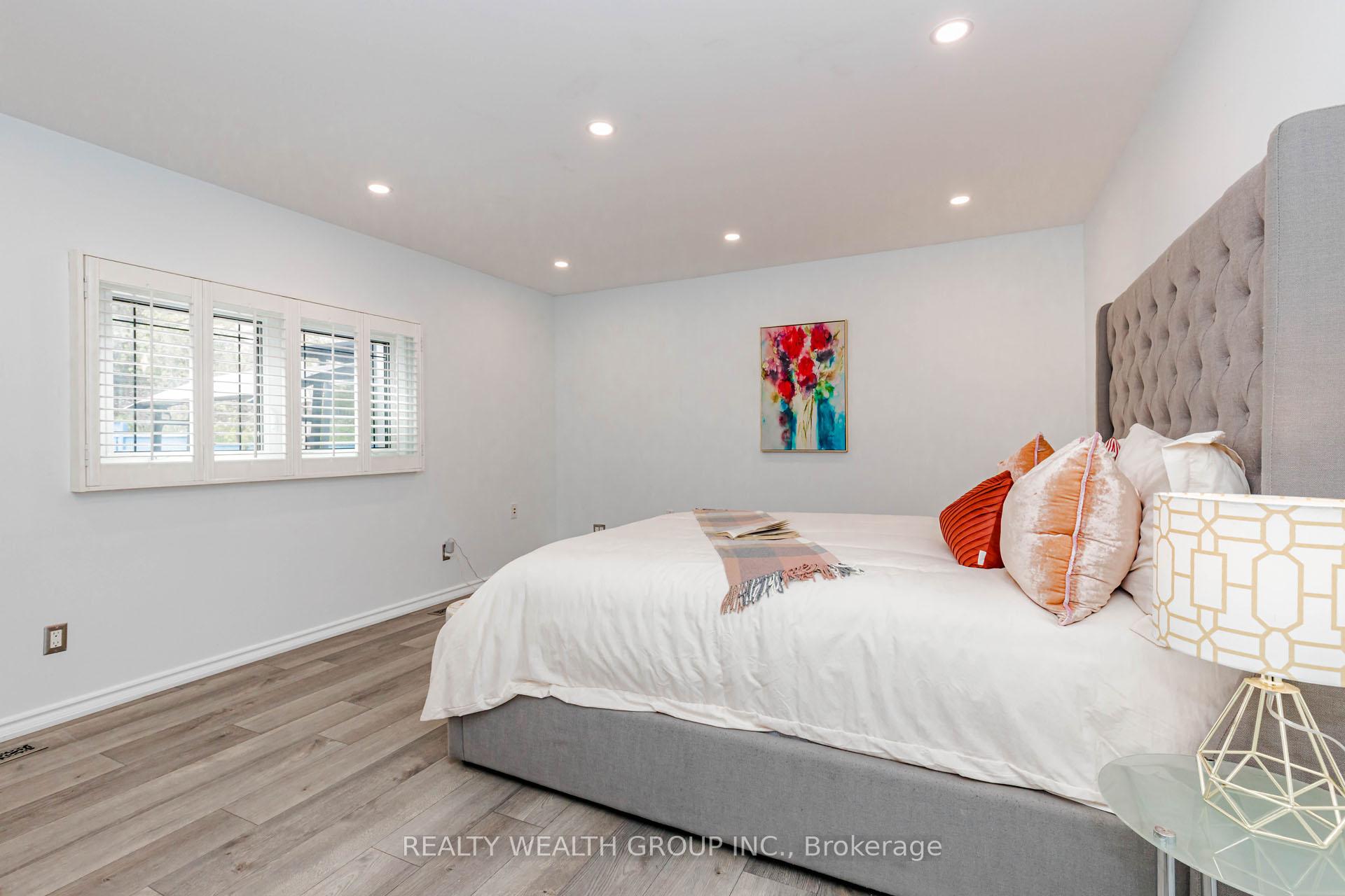 Photo 32 of 688 Antigua Crescent, Oshawa, Northglen — HOMEH
