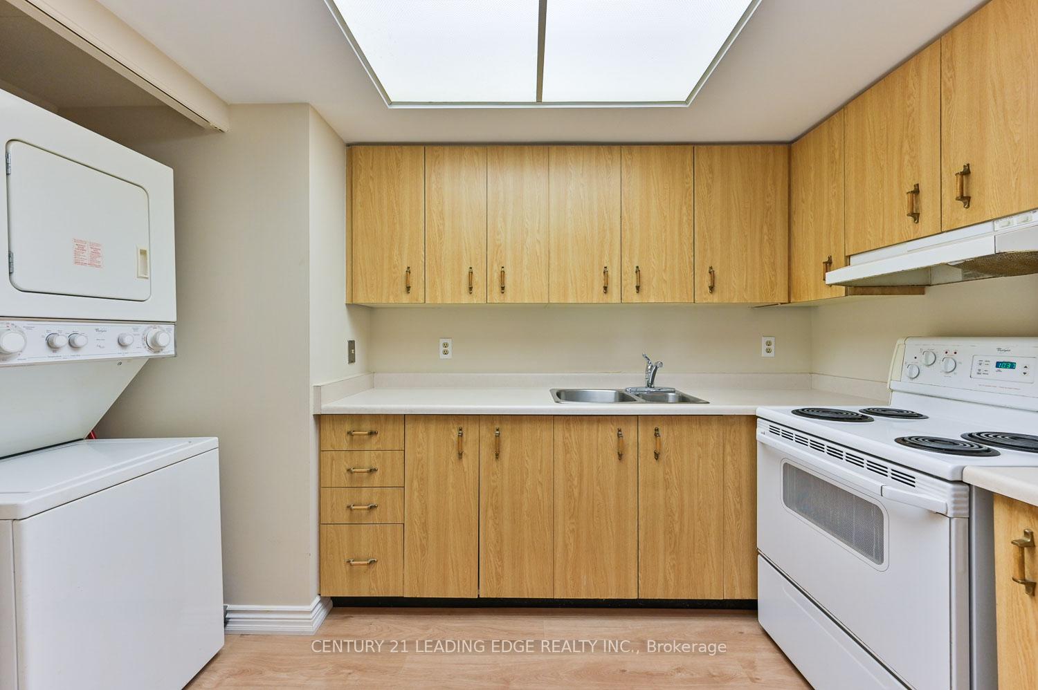 Photo 8 of Unit PH2, 100 Anna Russell Way, Markham, Unionville — HOMEH