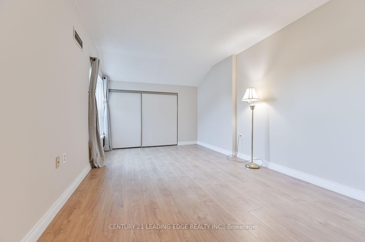 Photo 11 of Unit PH2, 100 Anna Russell Way, Markham, Unionville — HOMEH