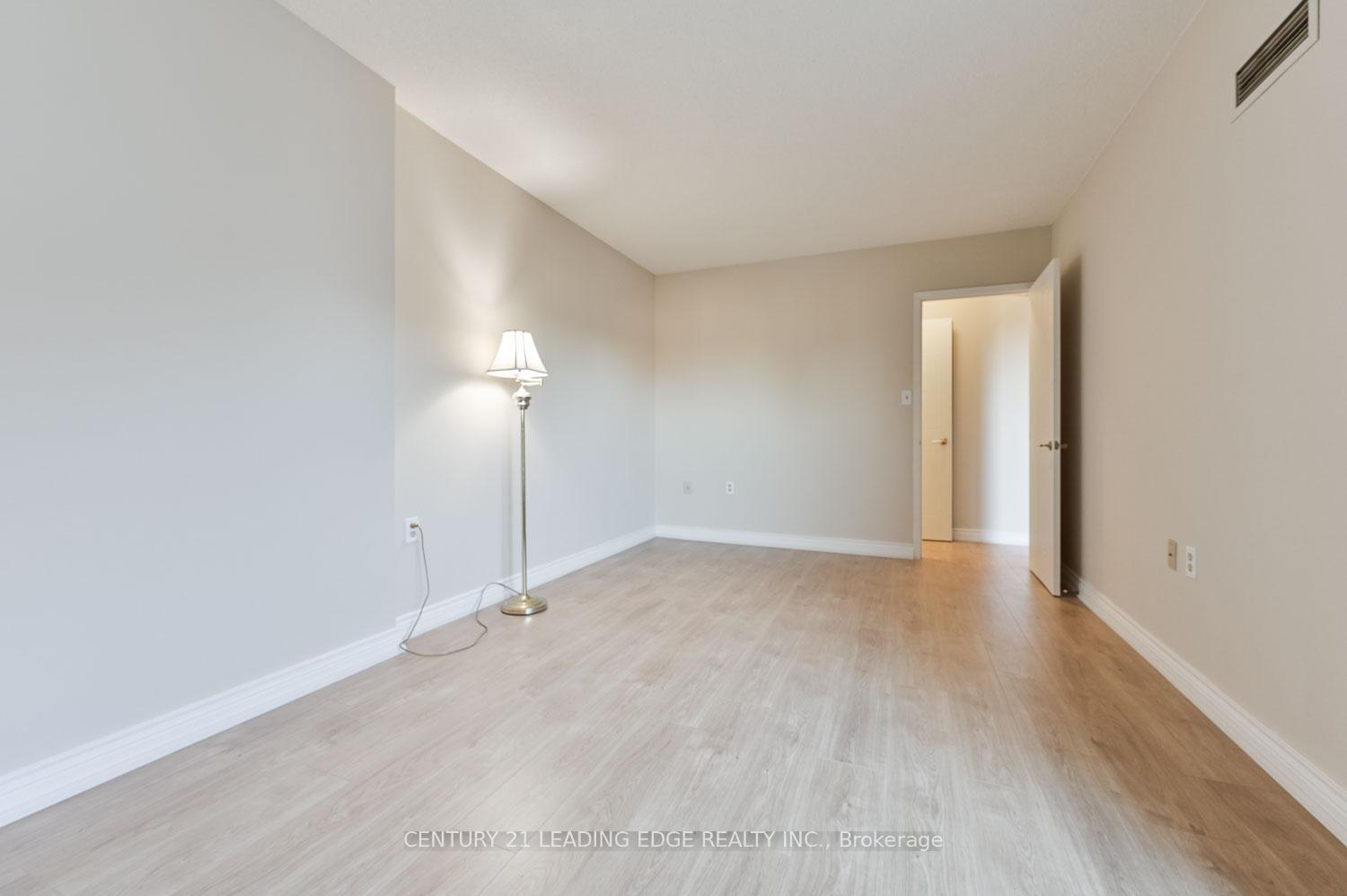 Photo 22 of Unit PH2, 100 Anna Russell Way, Markham, Unionville — HOMEH