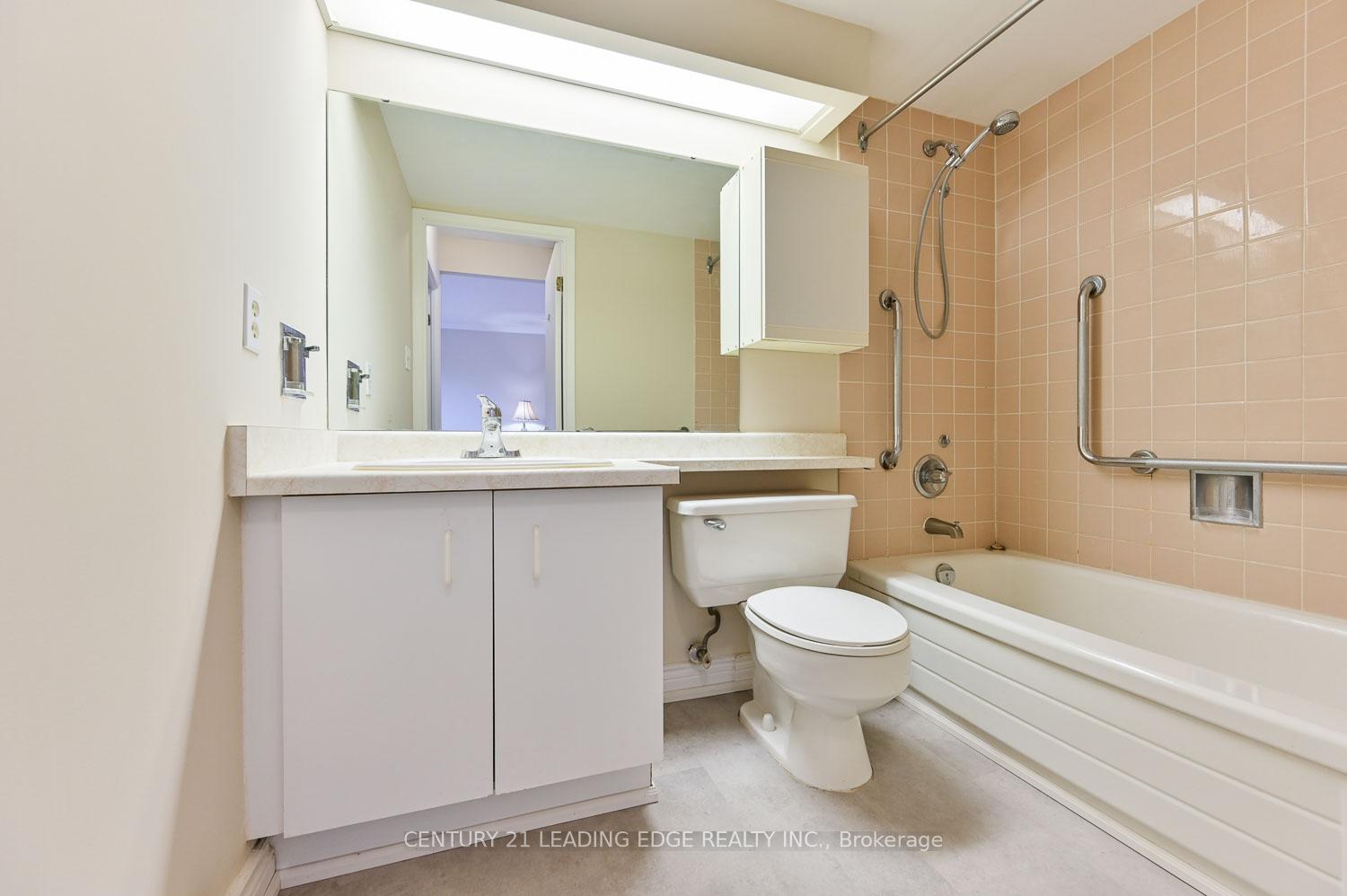 Photo 12 of Unit PH2, 100 Anna Russell Way, Markham, Unionville — HOMEH