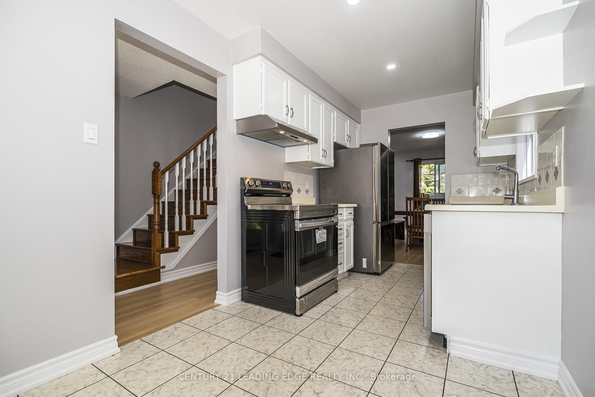Photo 14 of 42 Hewitt Crescent, Ajax, South East — HOMEH