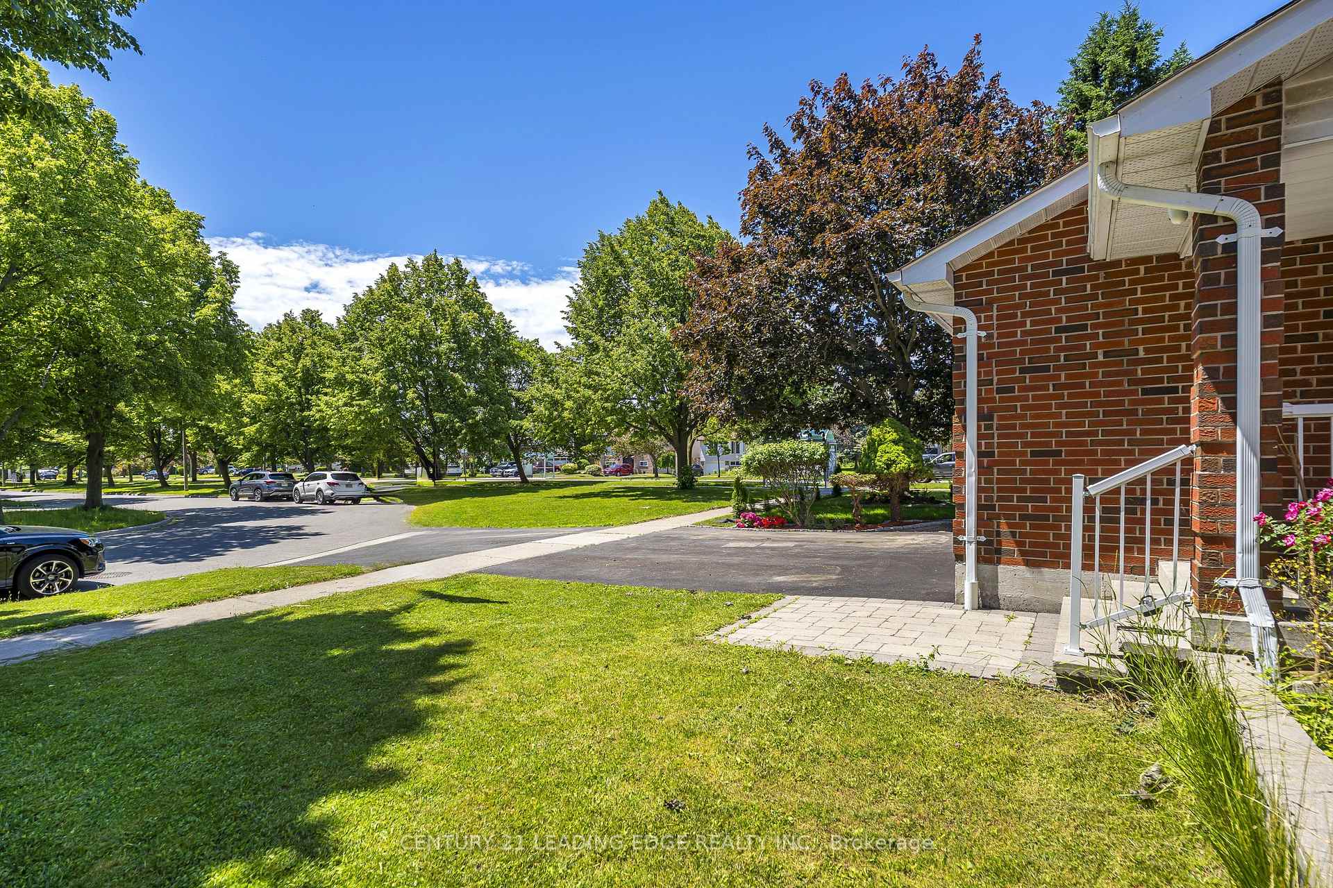 Photo 37 of 42 Hewitt Crescent, Ajax, South East — HOMEH