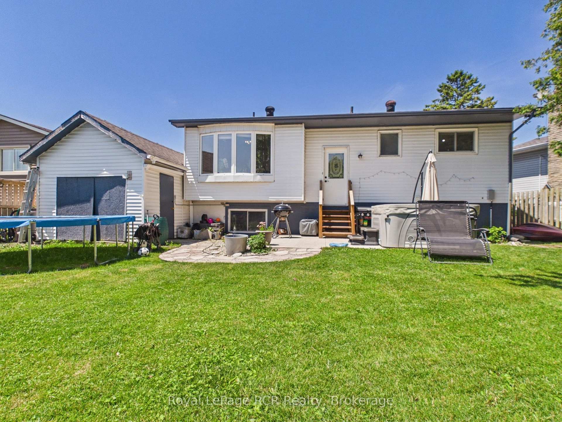 Photo 2 of 892 Brownell Drive, Kincardine — HOMEH