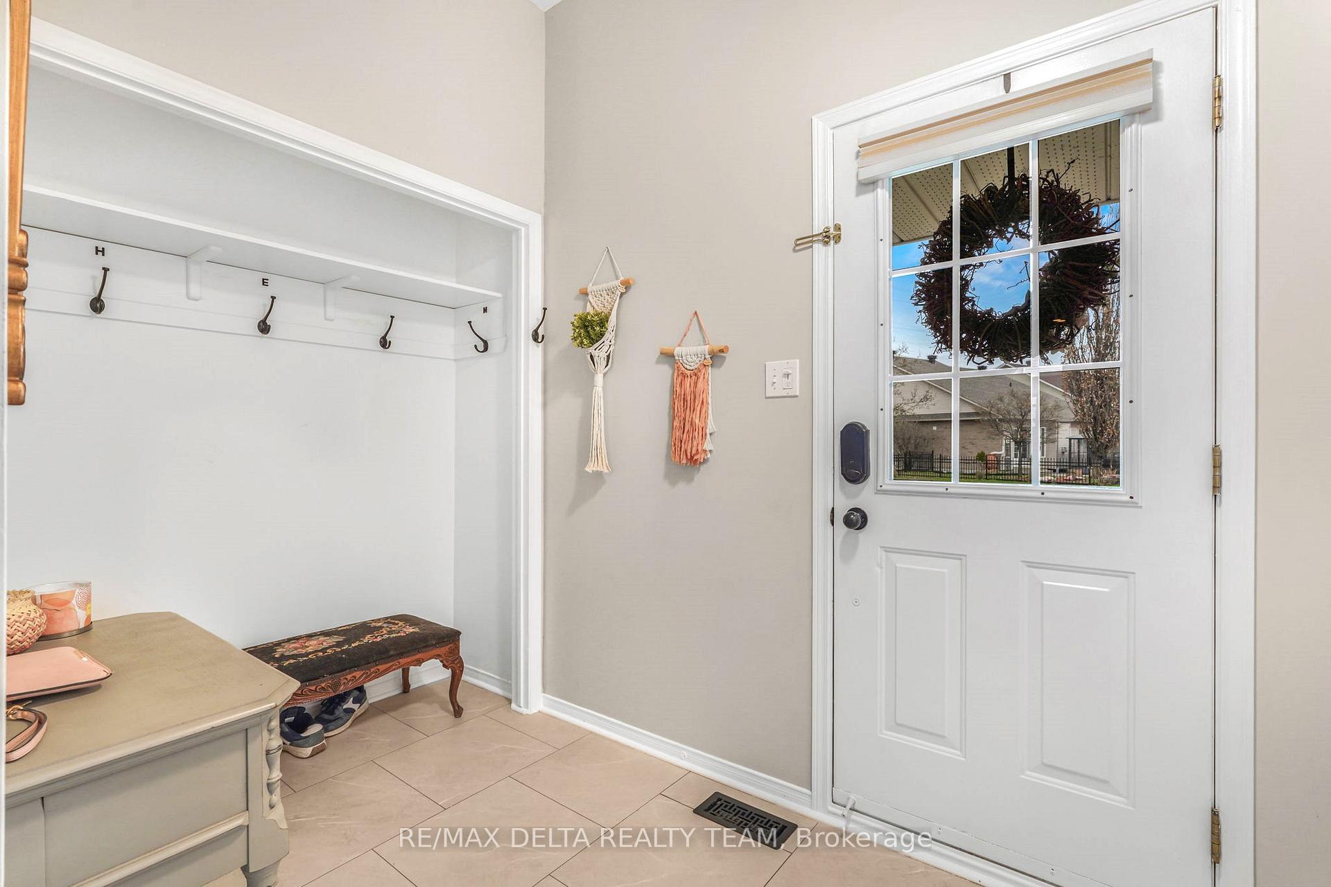 Photo 4 of 540 Chardonnay Drive, Ottawa, Avalon East — HOMEH