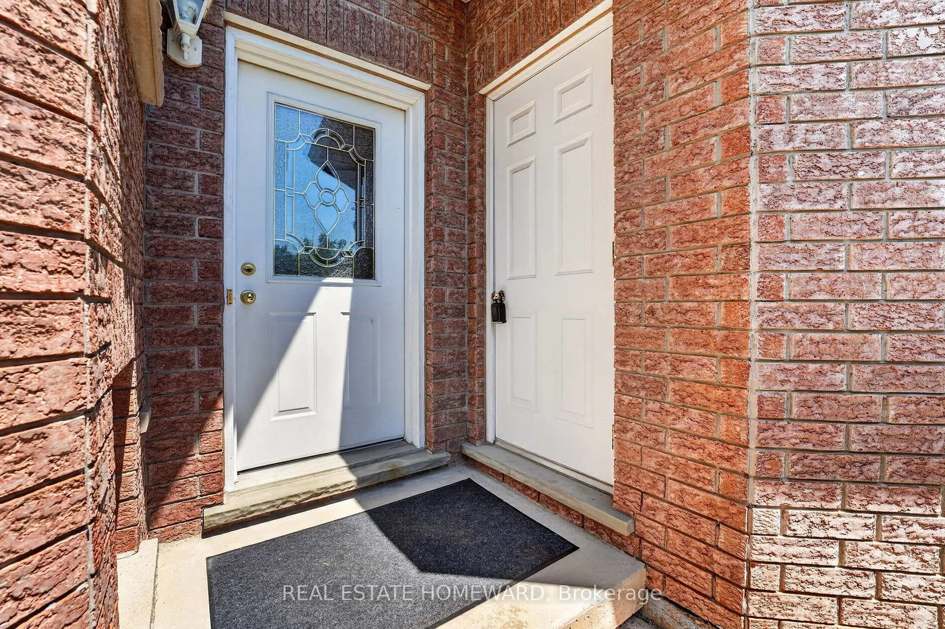 Photo 5 of 26 Nicole Marie Avenue, Barrie, East Bayfield — HOMEH