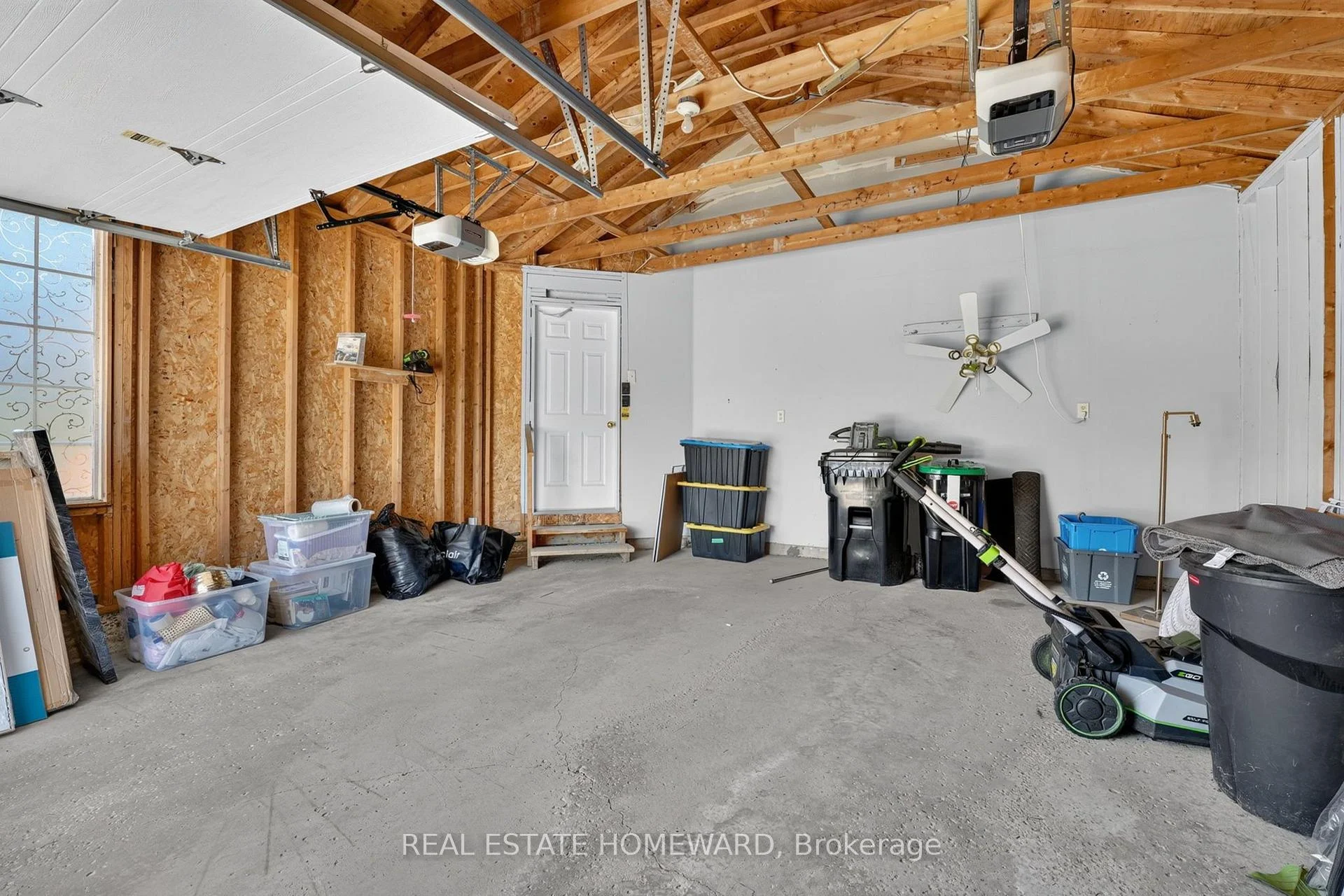 Photo 10 of 26 Nicole Marie Avenue, Barrie, East Bayfield — HOMEH