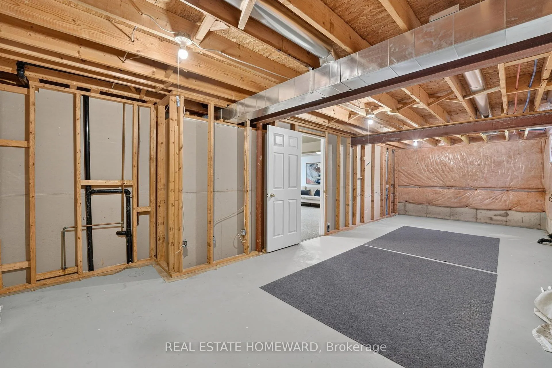 Photo 13 of 26 Nicole Marie Avenue, Barrie, East Bayfield — HOMEH