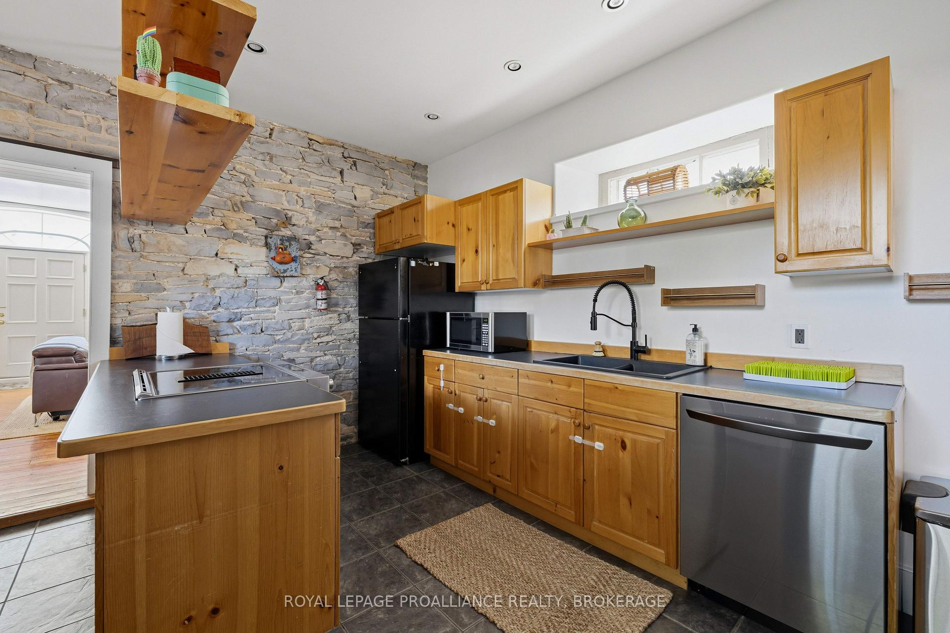 Photo 17 of 23 Earl Street, Kingston, Central City East — HOMEH