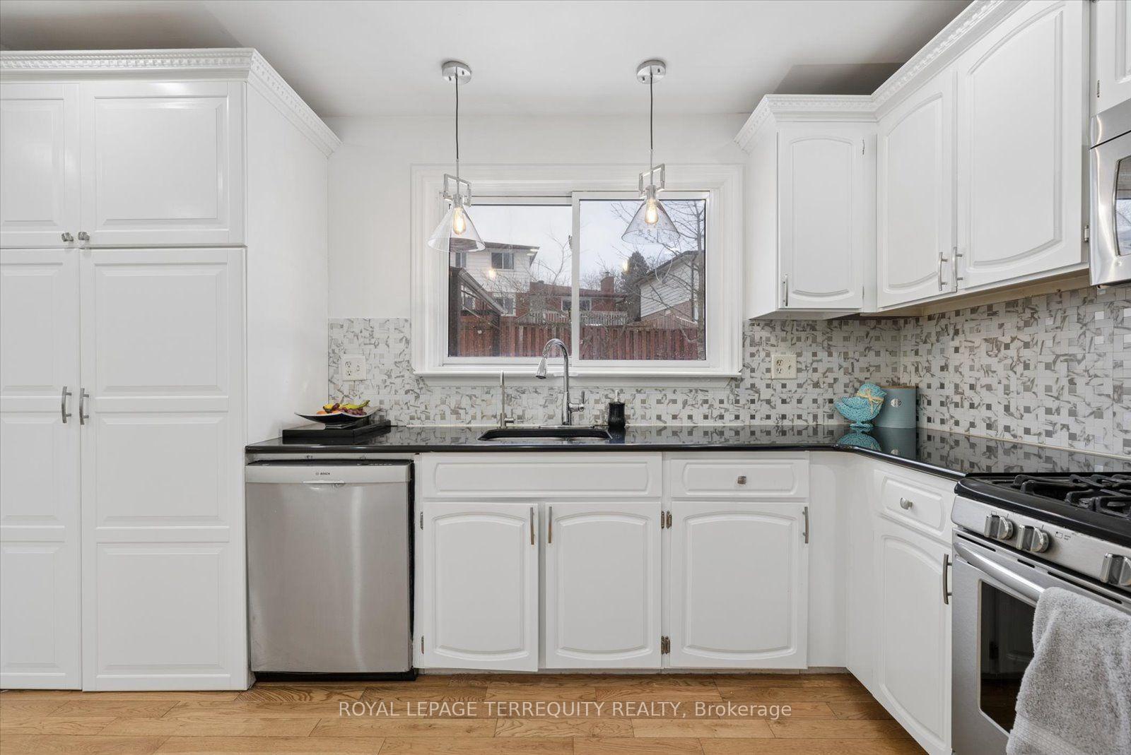 Photo 8 of 39 Baldwin Lane, Barrie, Allandale Heights — HOMEH