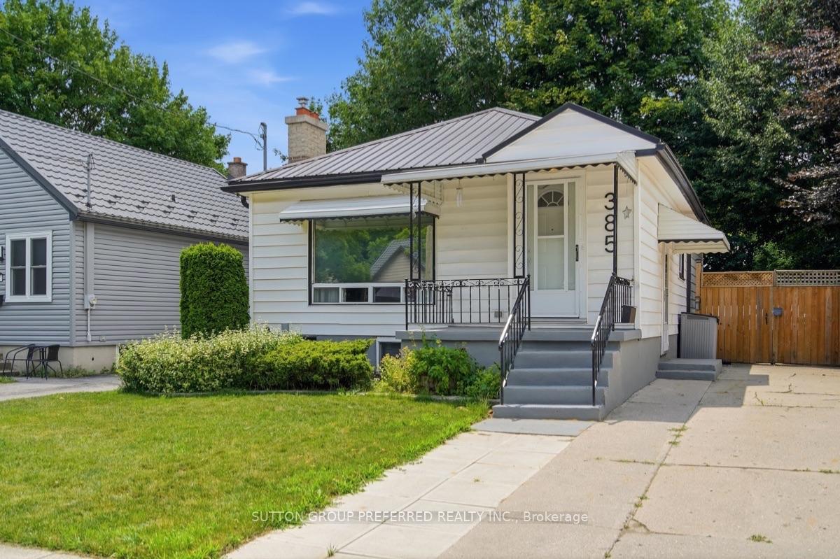 Photo 2 of 385 Avondale Road, London, East H — HOMEH