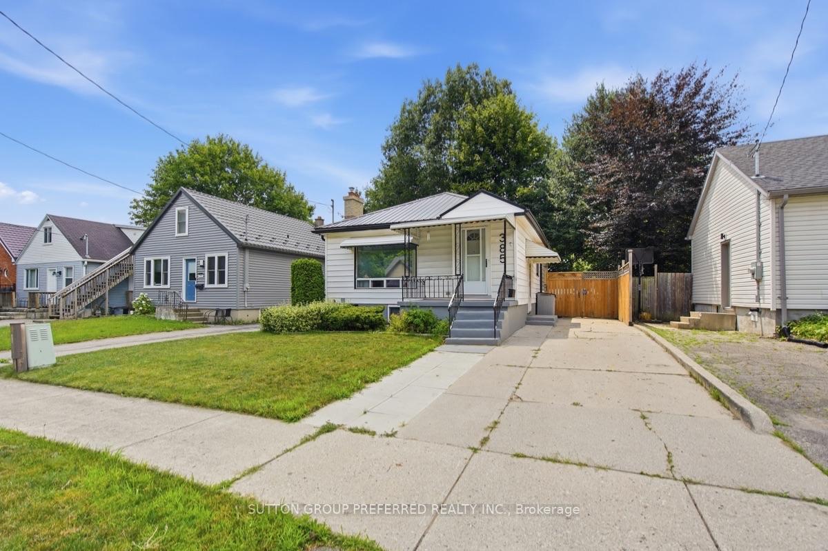Photo 3 of 385 Avondale Road, London, East H — HOMEH