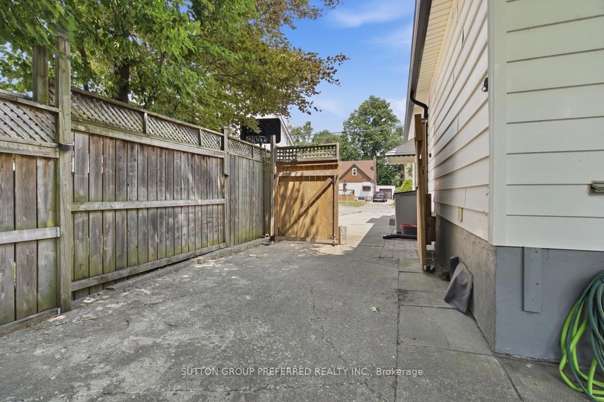 Photo 19 of 385 Avondale Road, London, East H — HOMEH