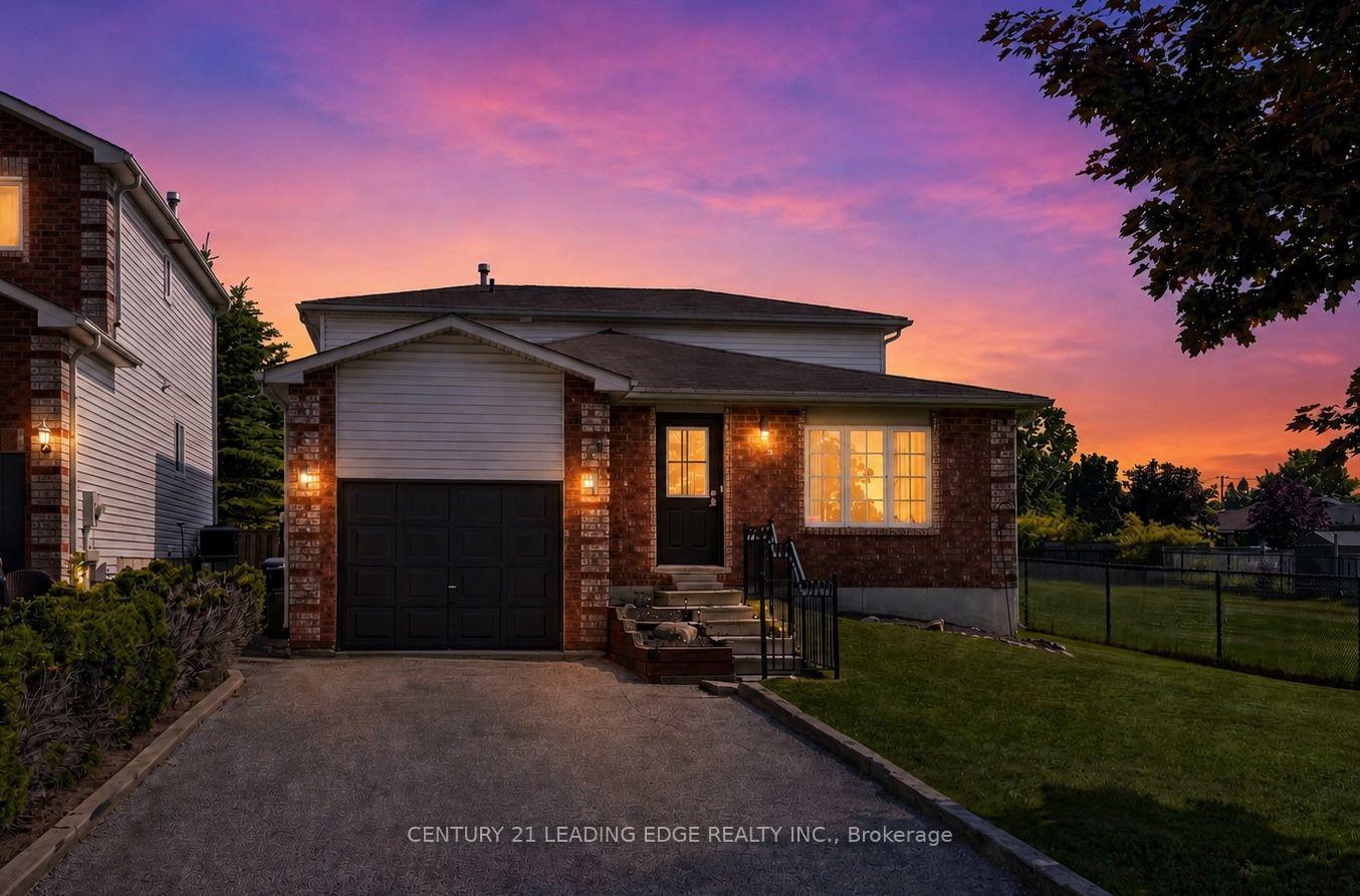 Photo 1 of 11 Lougheed Road, Barrie, Holly — HOMEH