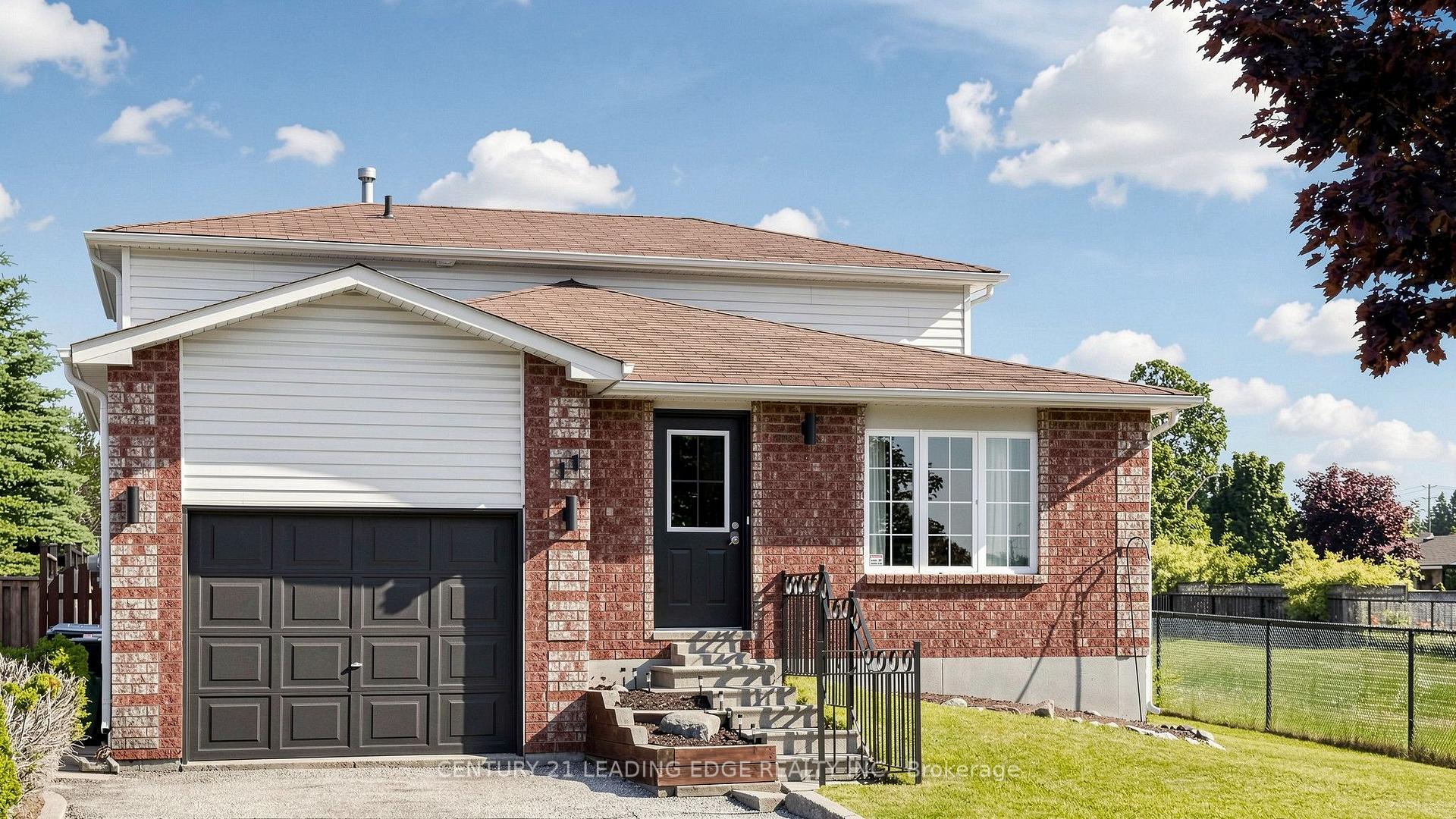 Photo 4 of 11 Lougheed Road, Barrie, Holly — HOMEH