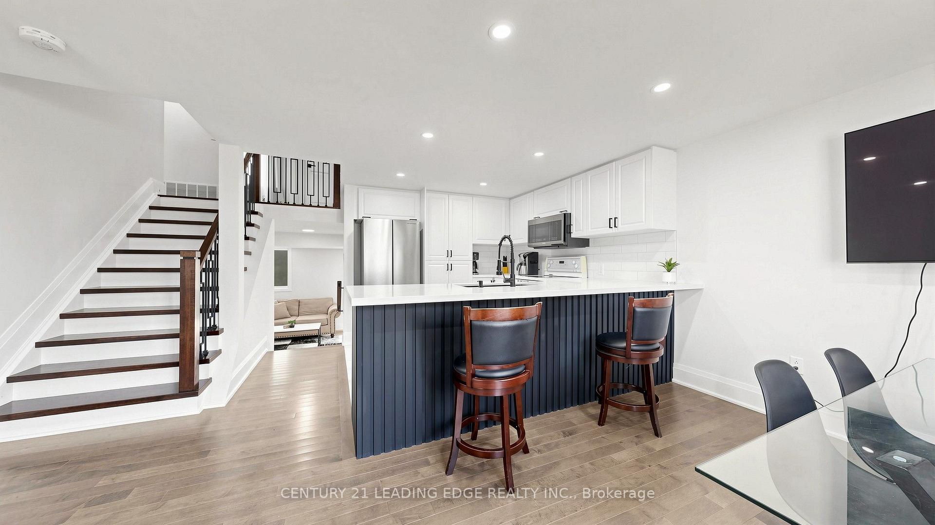 Photo 6 of 11 Lougheed Road, Barrie, Holly — HOMEH