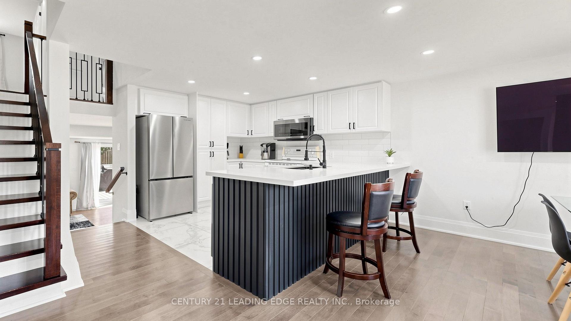 Photo 7 of 11 Lougheed Road, Barrie, Holly — HOMEH