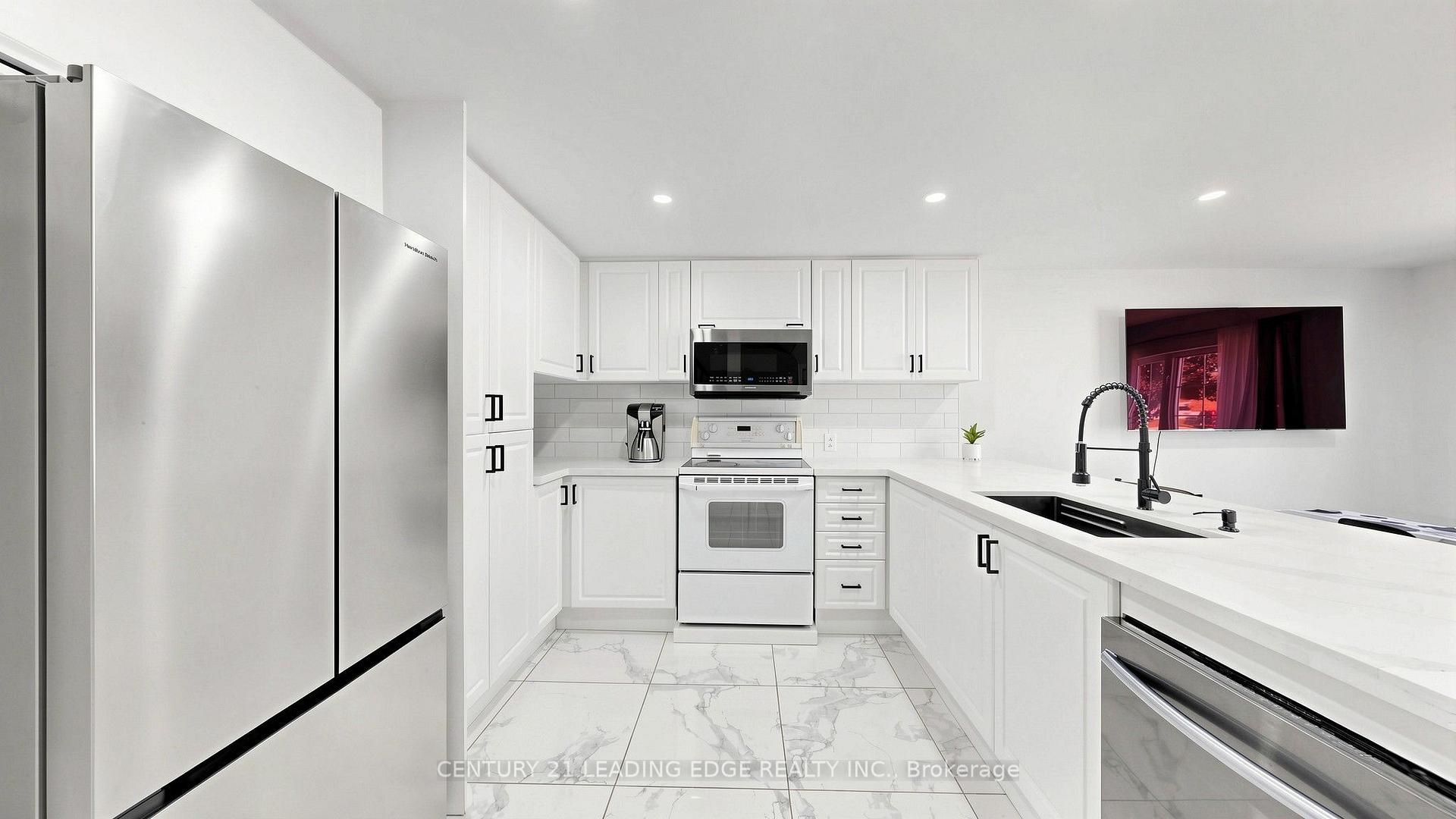 Photo 9 of 11 Lougheed Road, Barrie, Holly — HOMEH