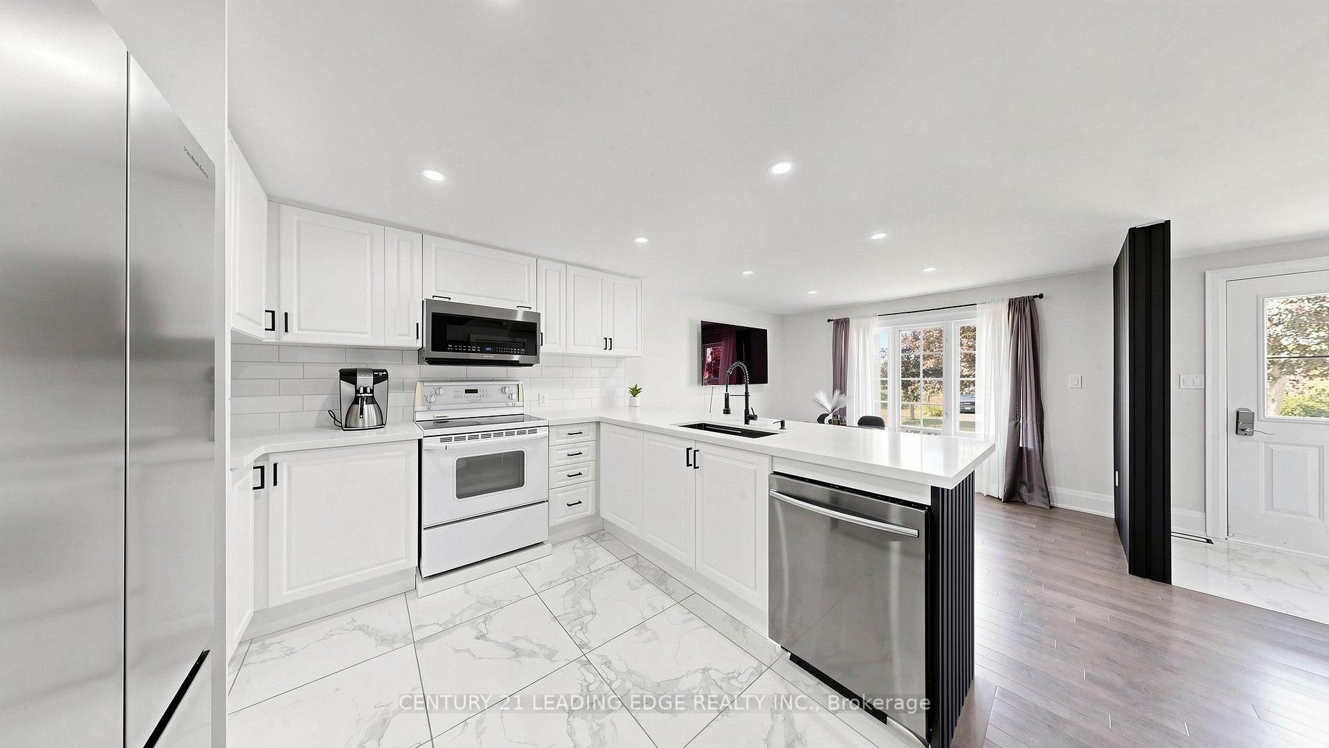 Photo 10 of 11 Lougheed Road, Barrie, Holly — HOMEH