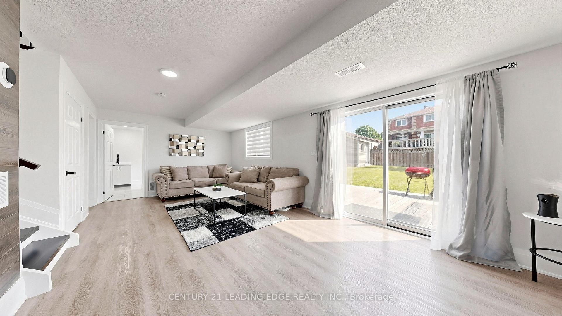 Photo 17 of 11 Lougheed Road, Barrie, Holly — HOMEH
