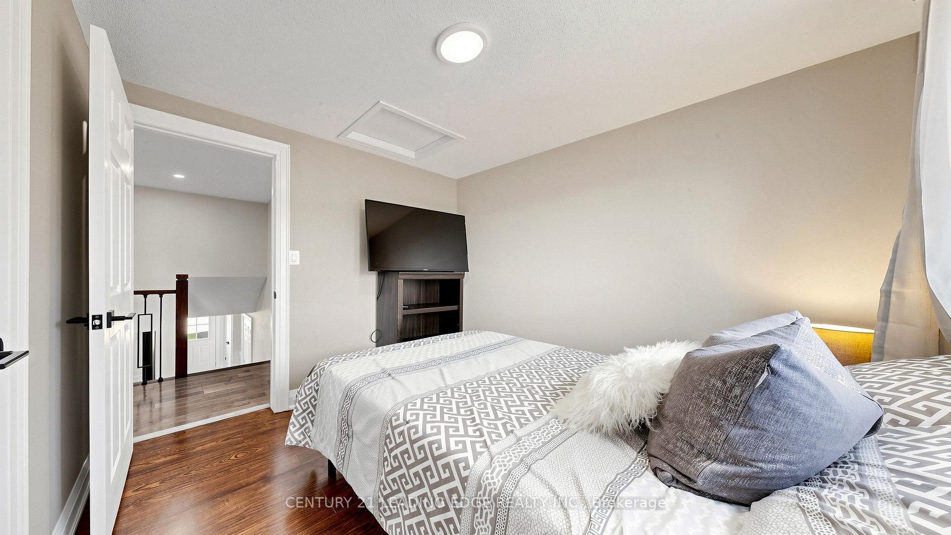 Photo 34 of 11 Lougheed Road, Barrie, Holly — HOMEH