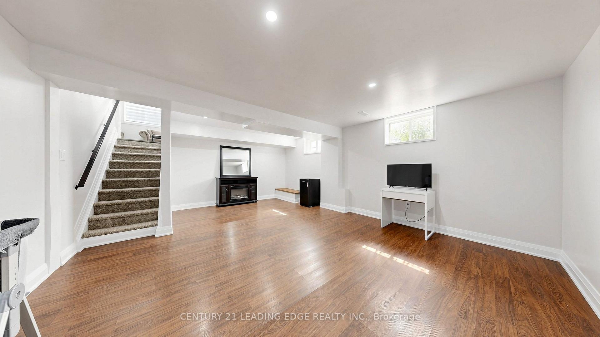 Photo 38 of 11 Lougheed Road, Barrie, Holly — HOMEH