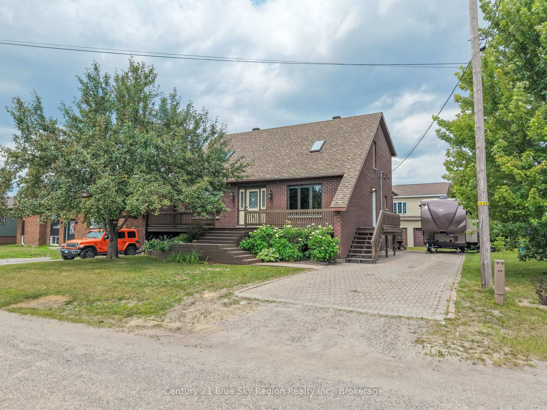 Front of 243 Southview Crescent